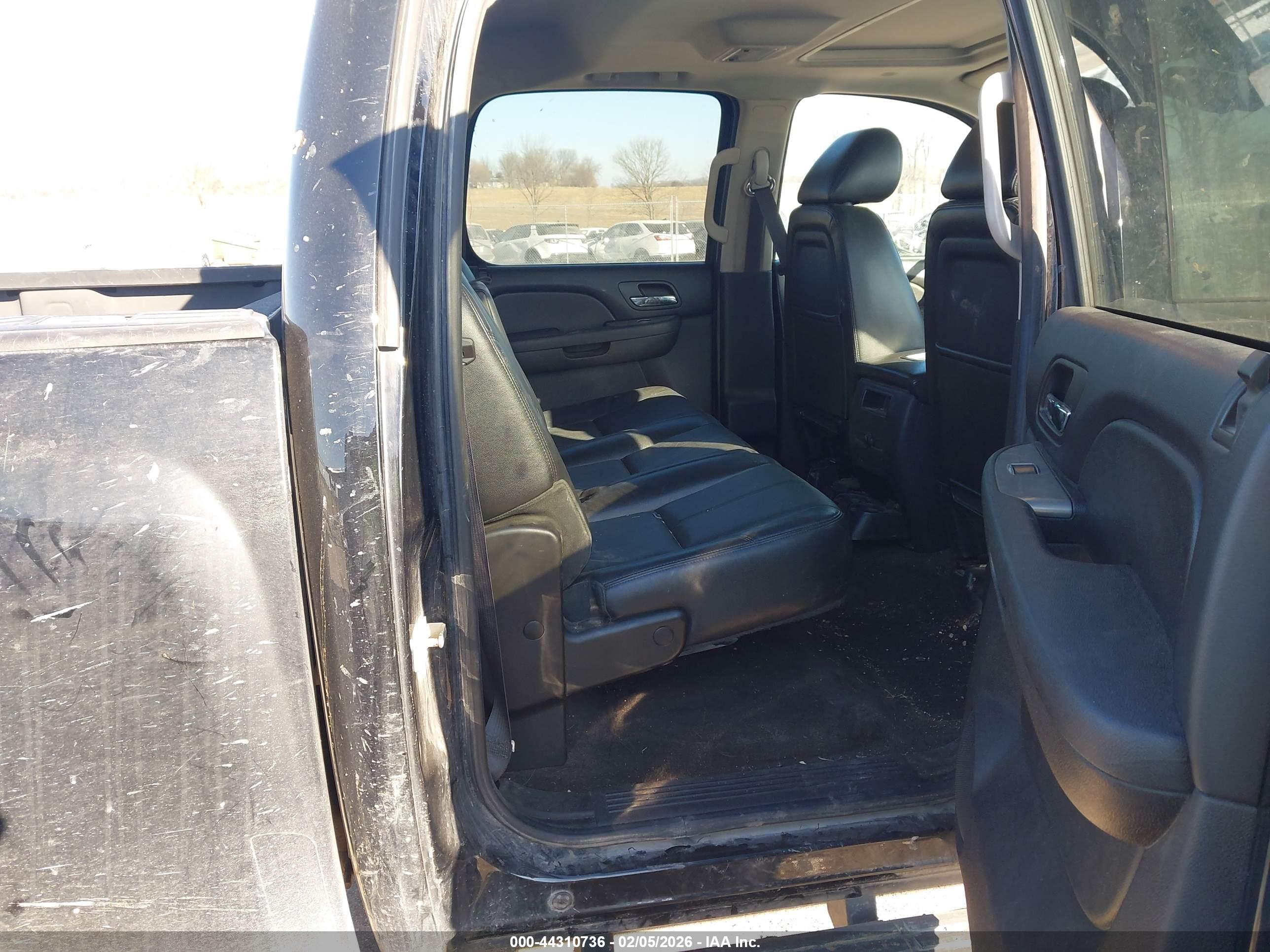 CHEVROLET SILVERADO image 8