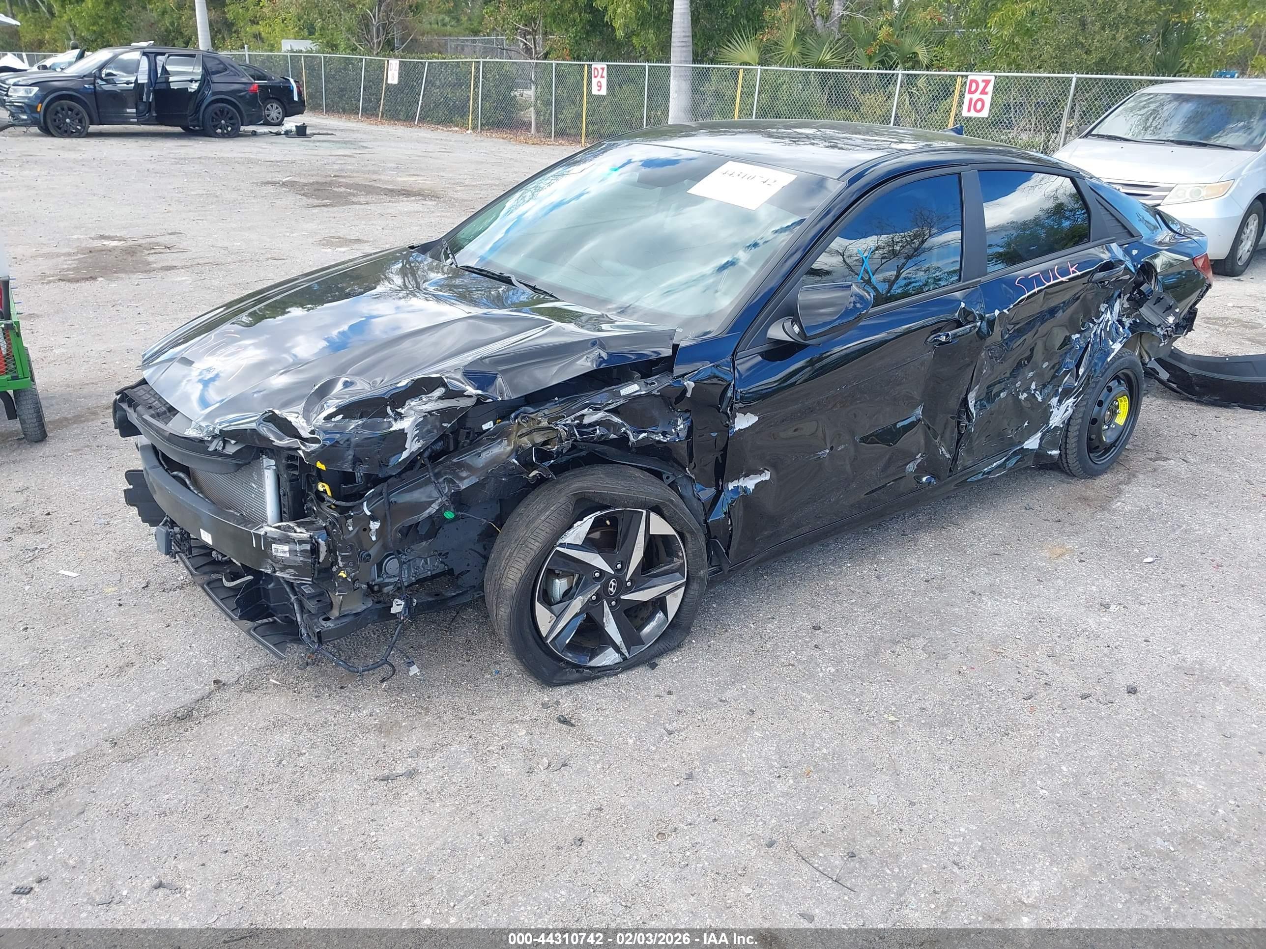 HYUNDAI ELANTRA image 2