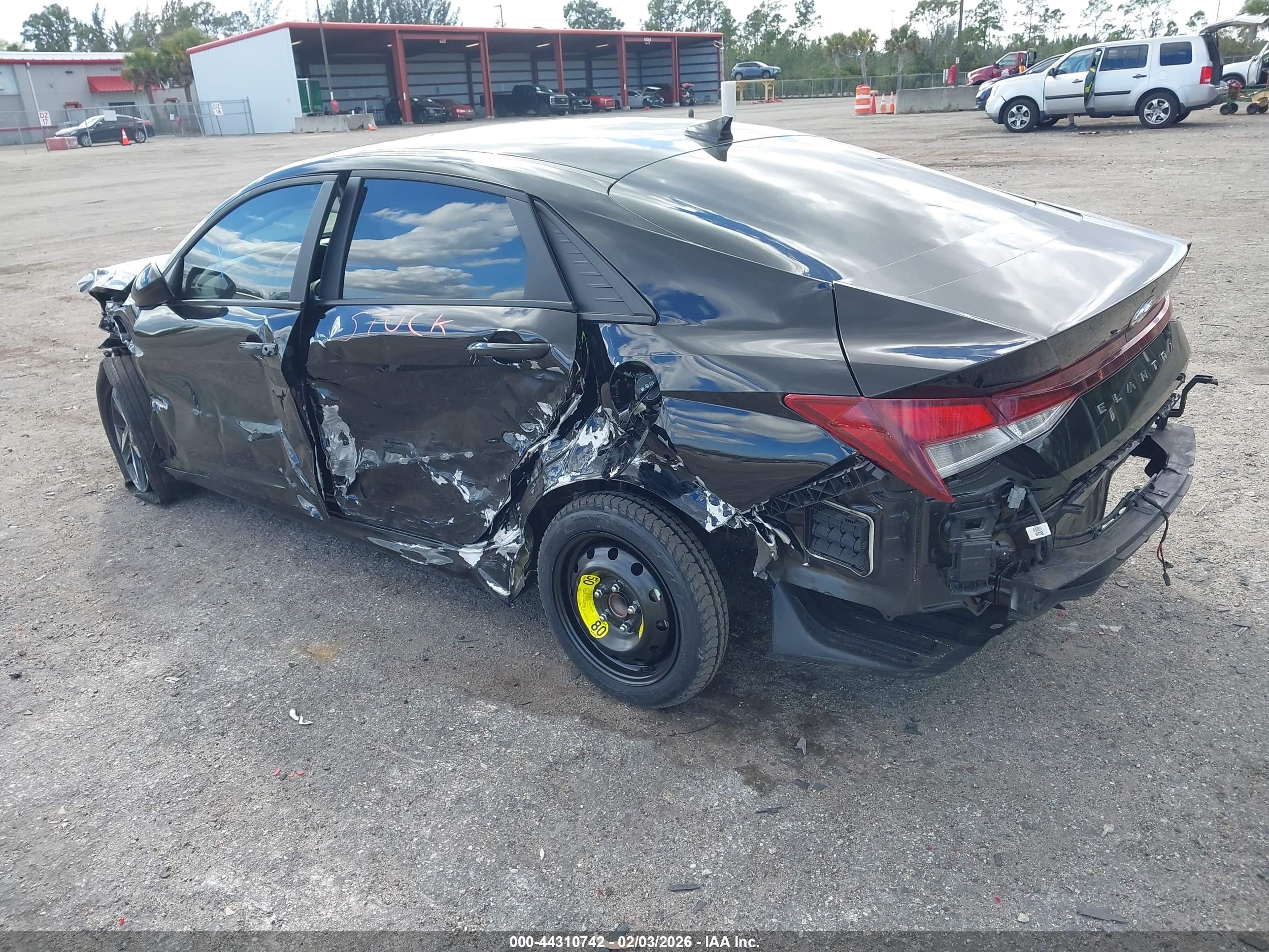 HYUNDAI ELANTRA image 3