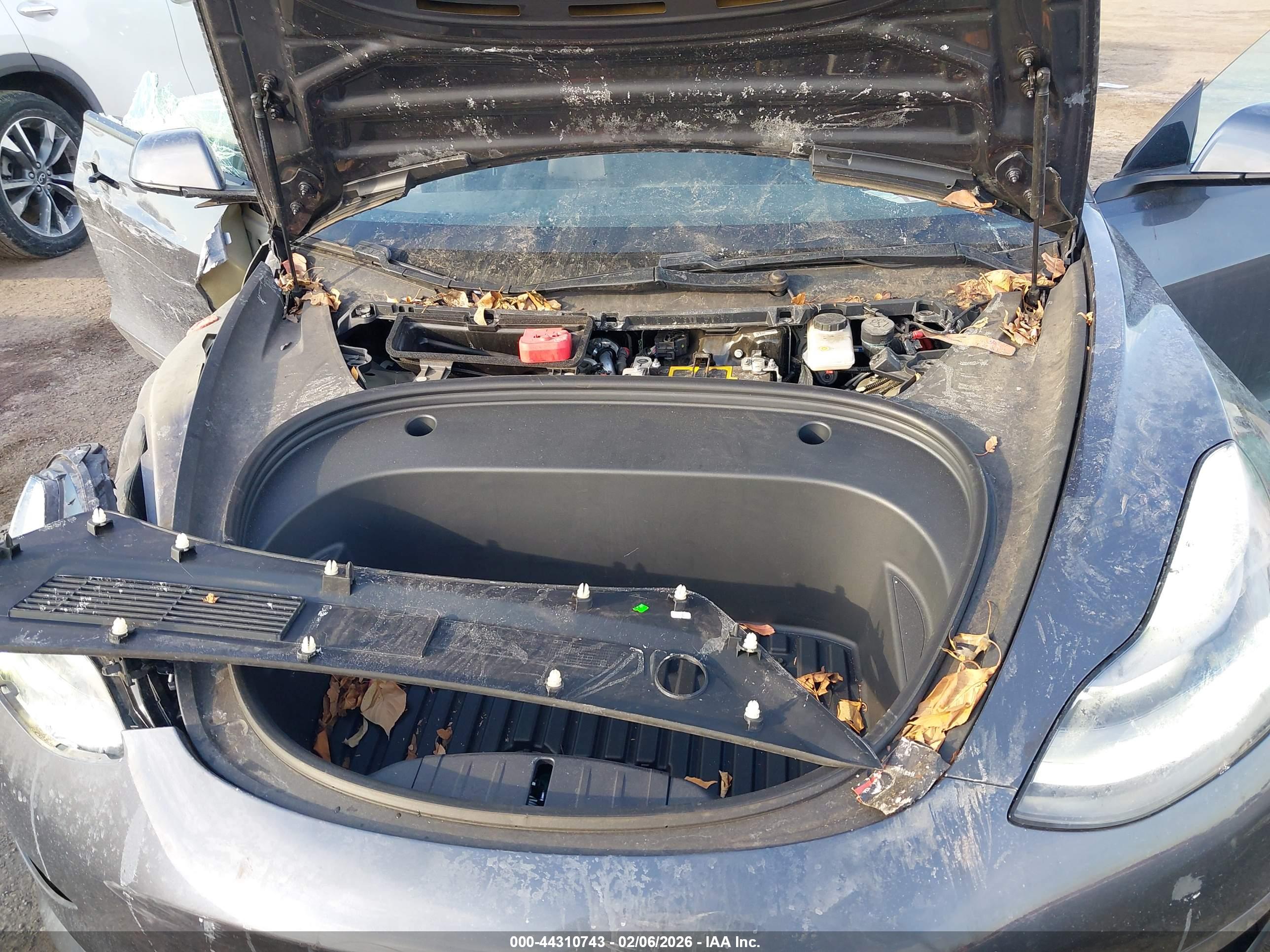 TESLA MODEL image 10