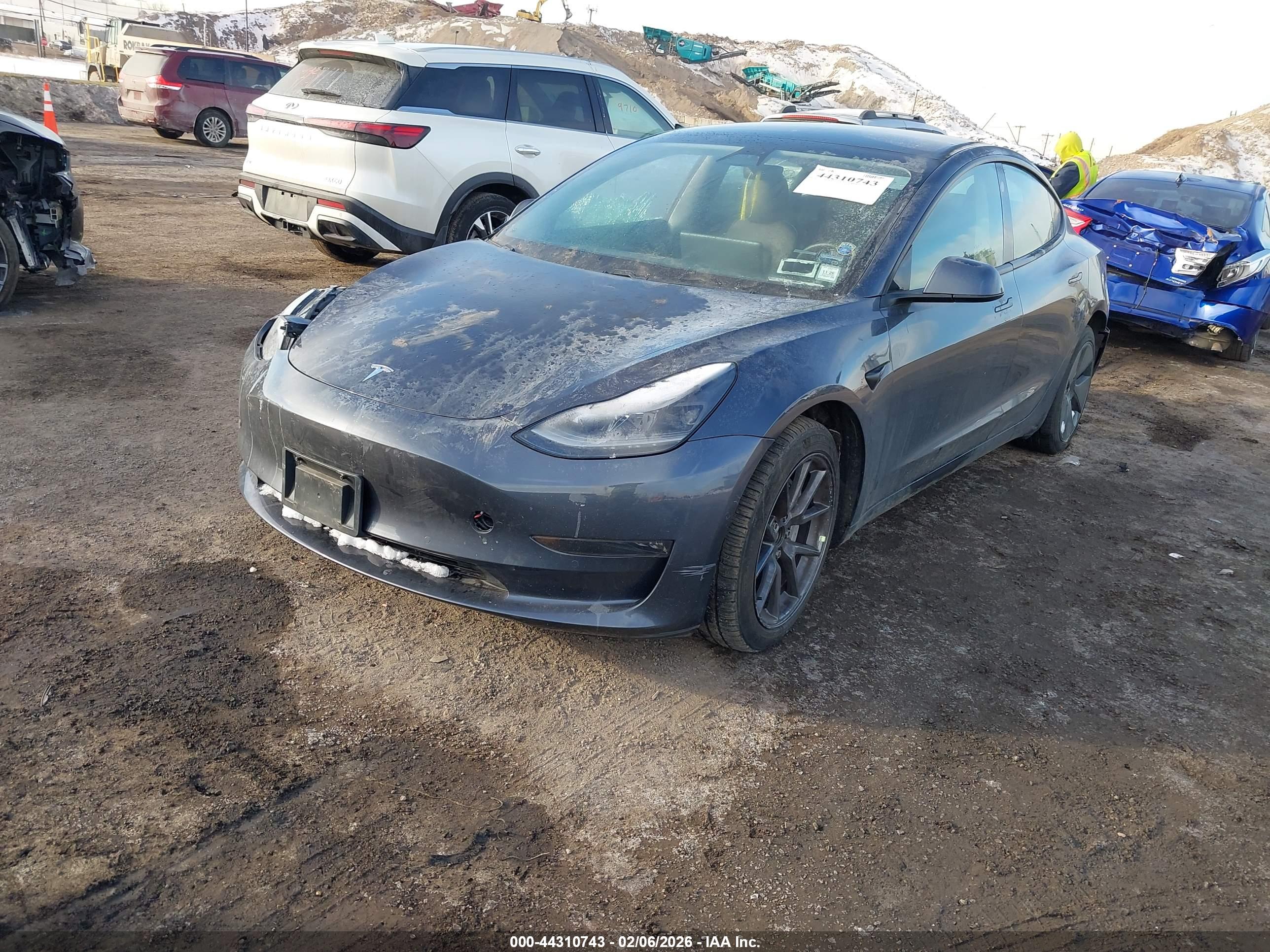 TESLA MODEL image 2