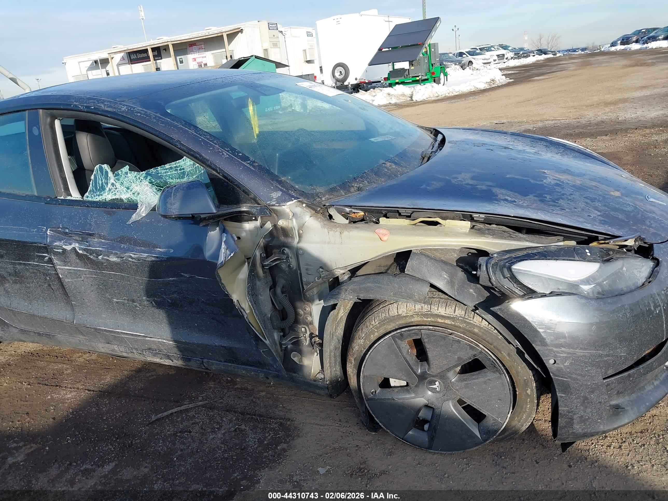 TESLA MODEL image 6
