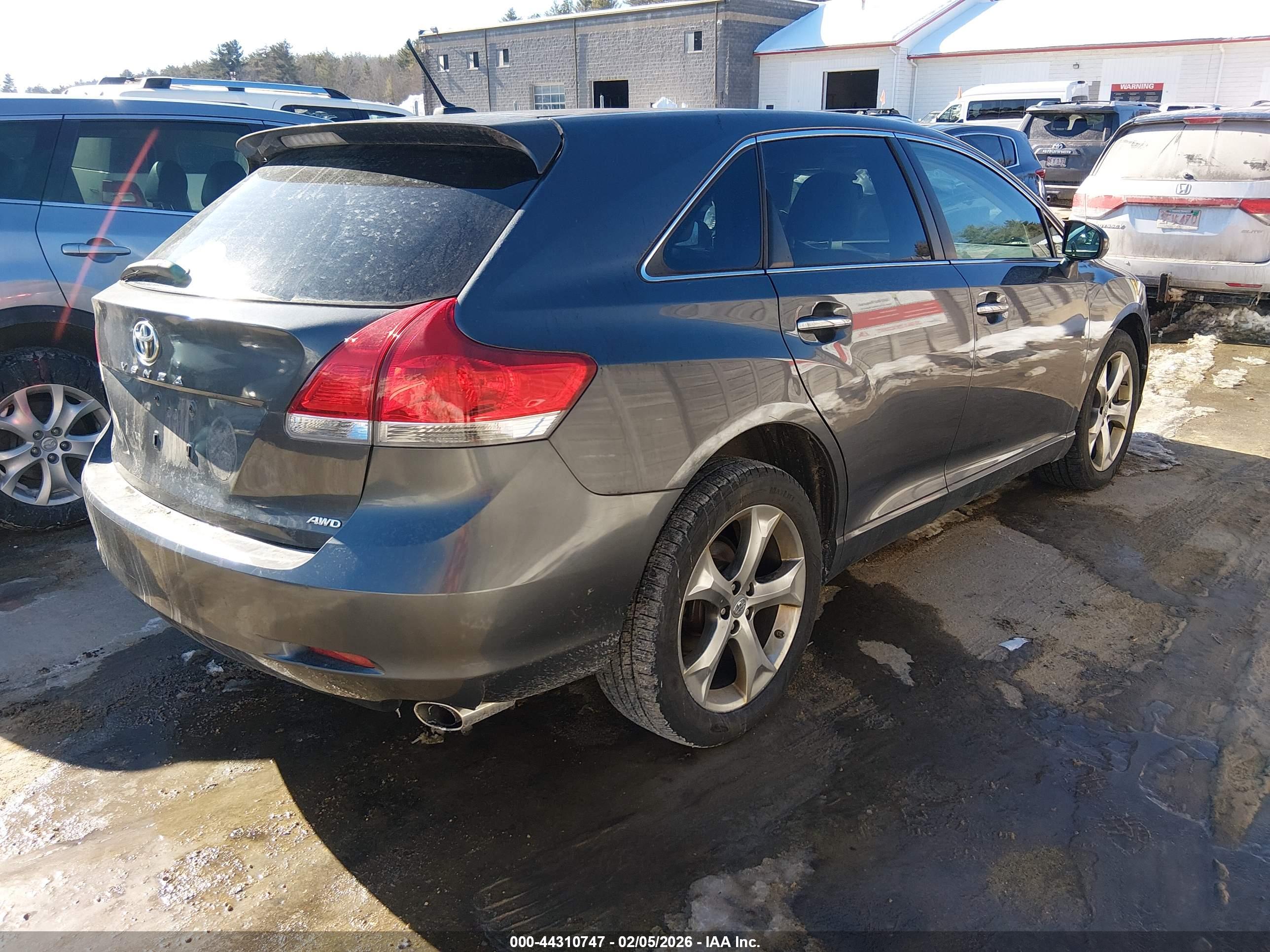 TOYOTA VENZA image 4