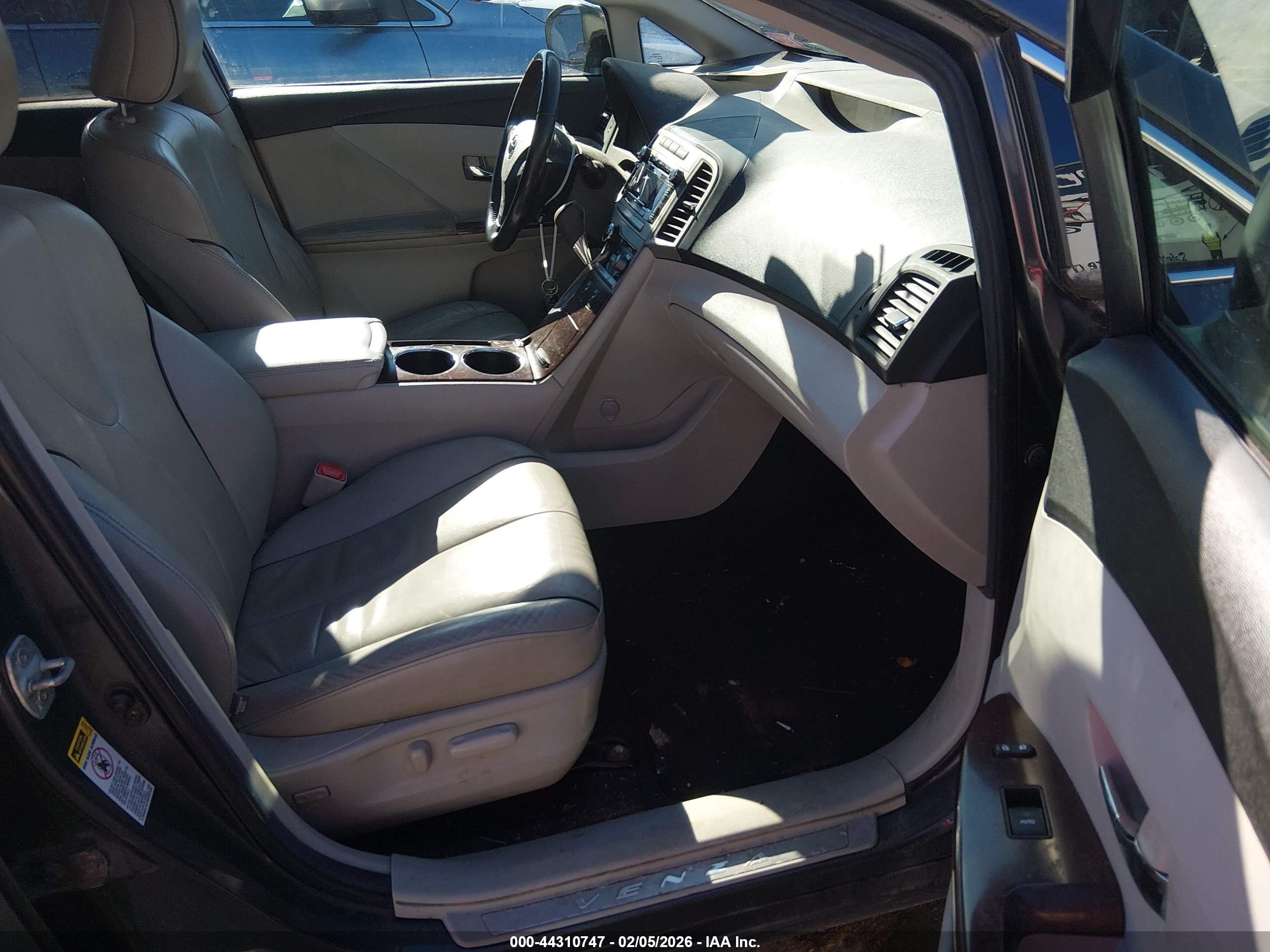 TOYOTA VENZA image 5