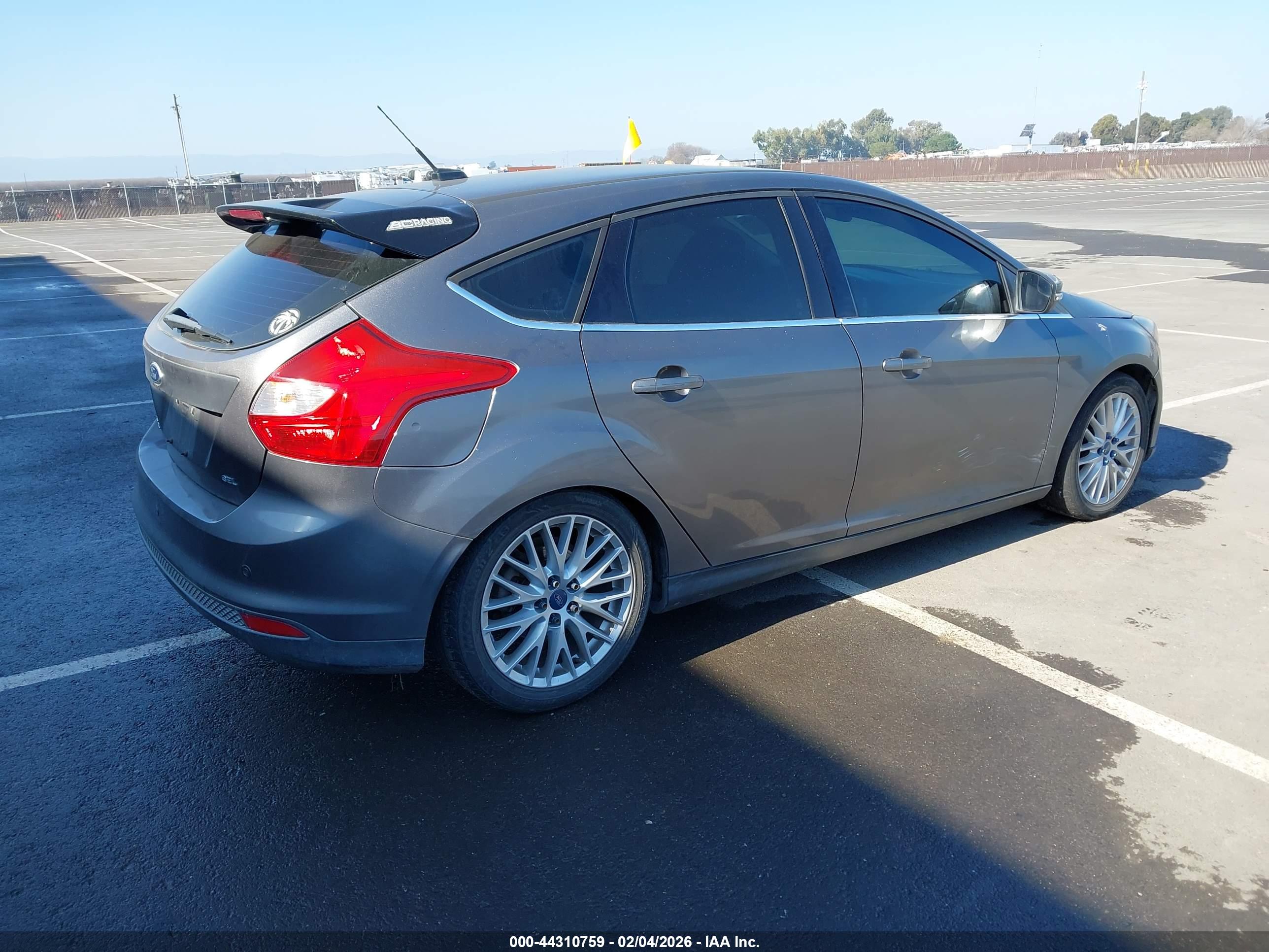 FORD FOCUS image 4