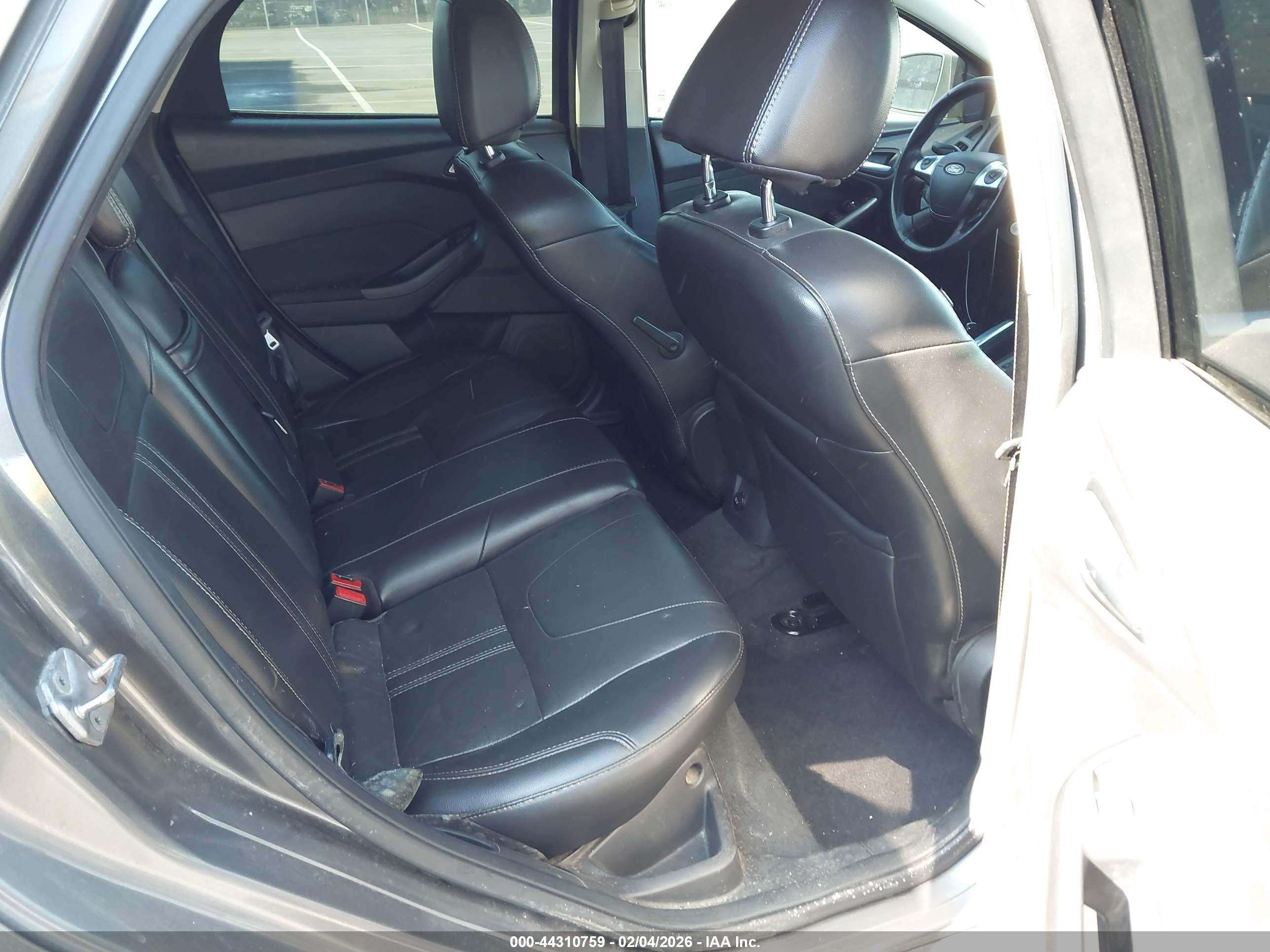 FORD FOCUS image 8