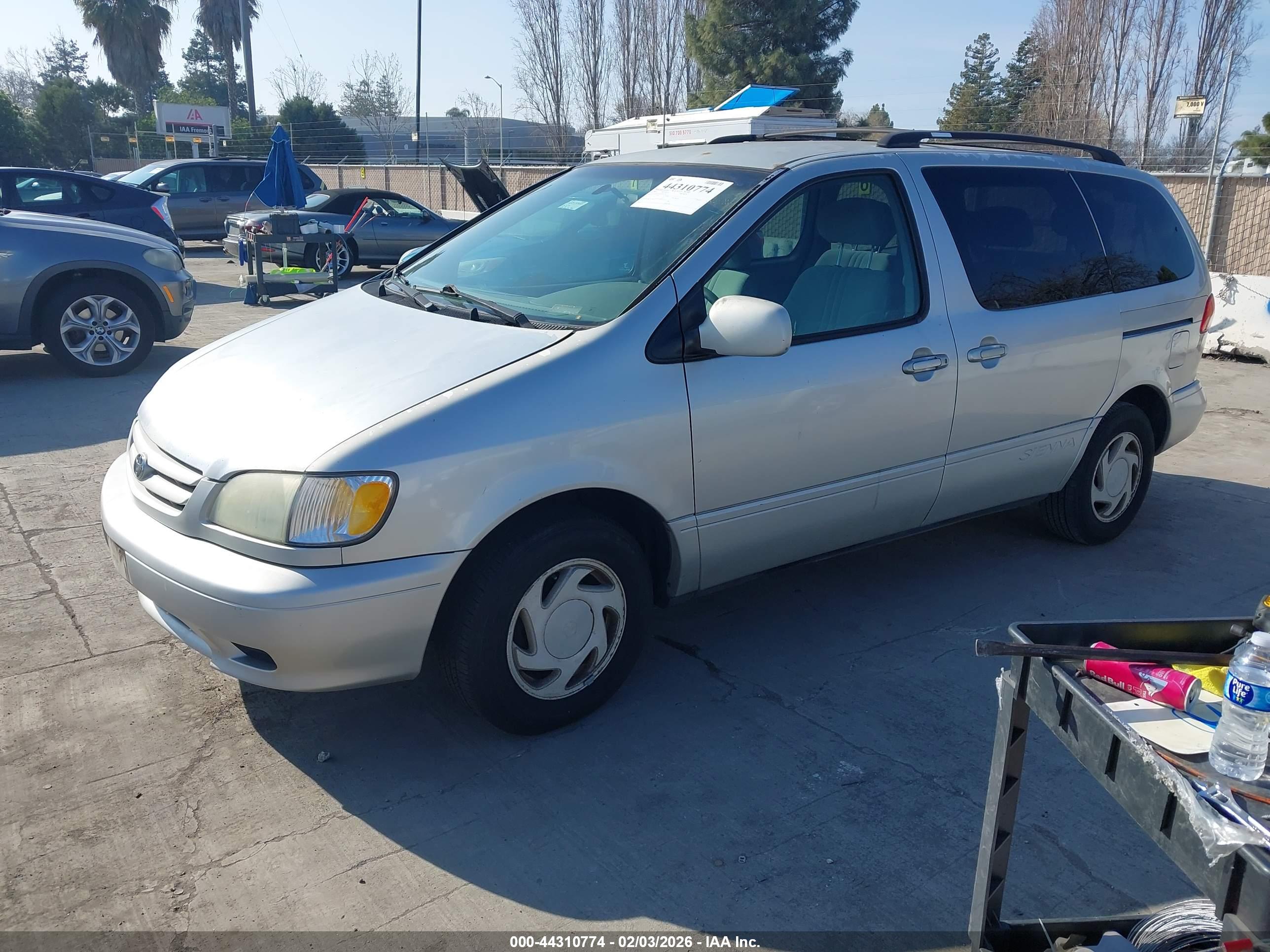 TOYOTA SIENNA image 2