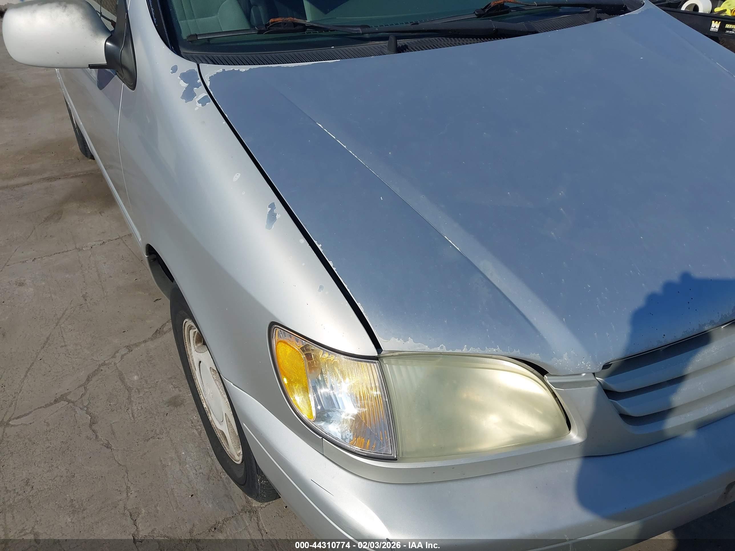 TOYOTA SIENNA image 6