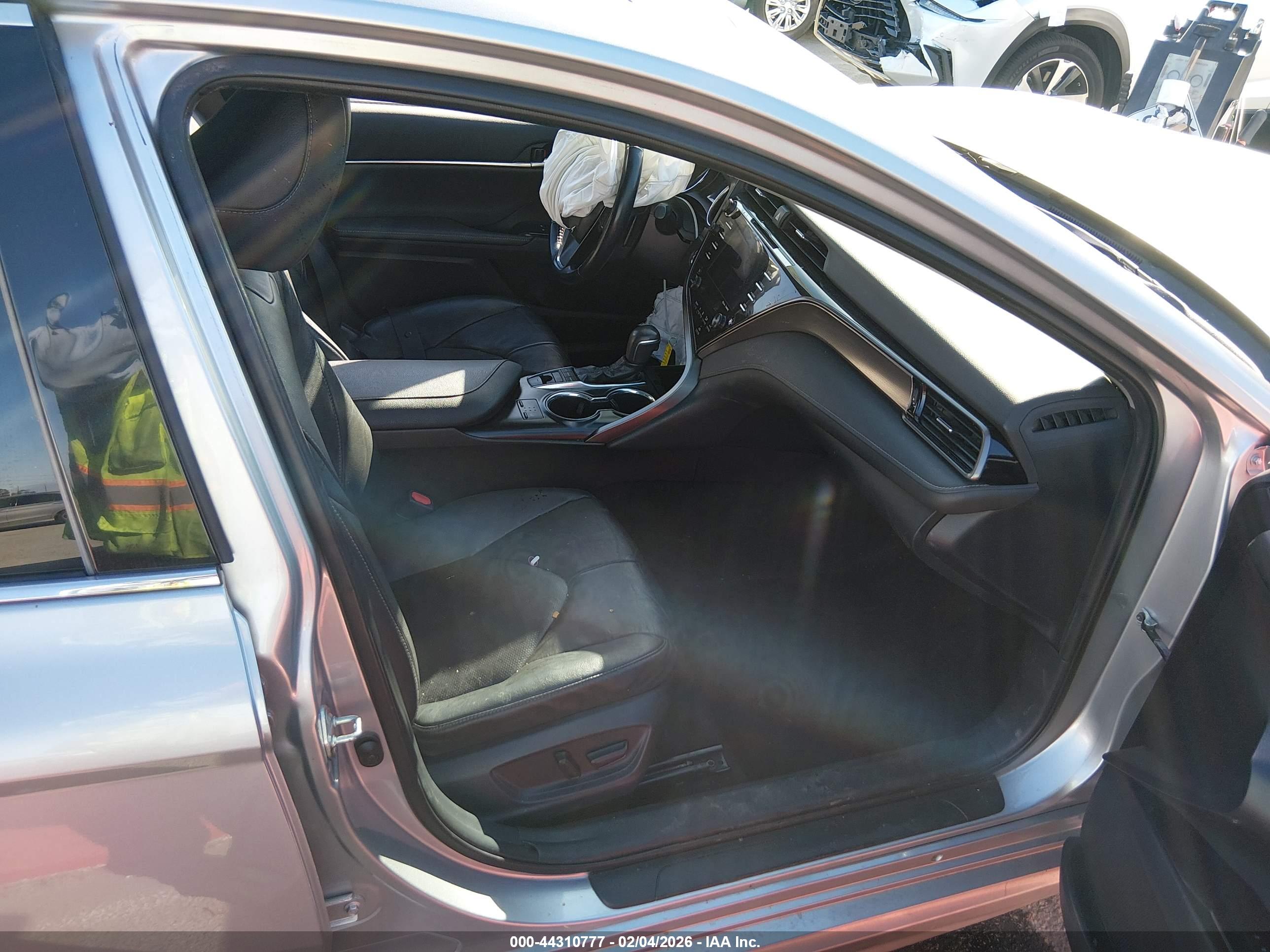 TOYOTA CAMRY image 5