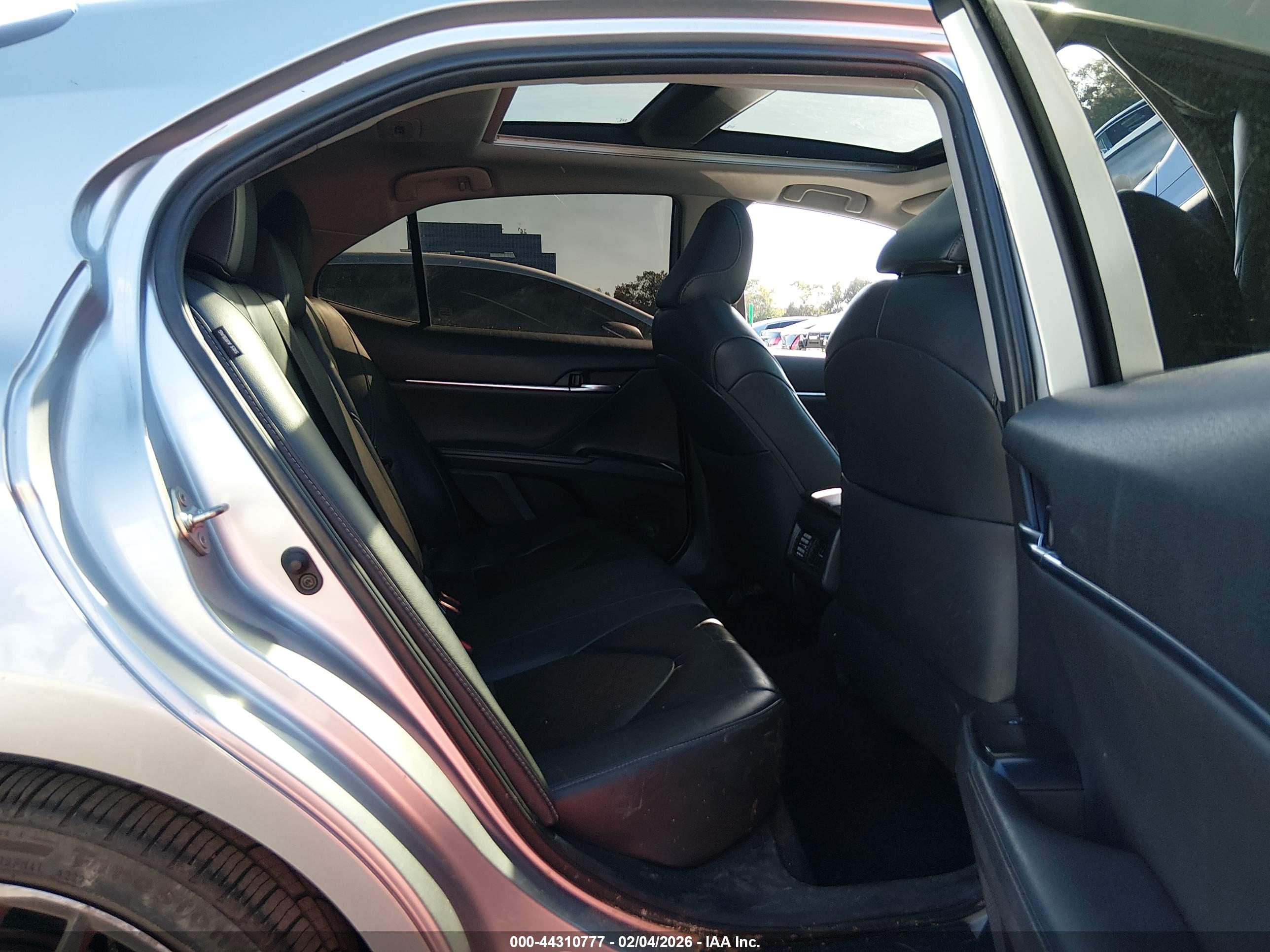 TOYOTA CAMRY image 8