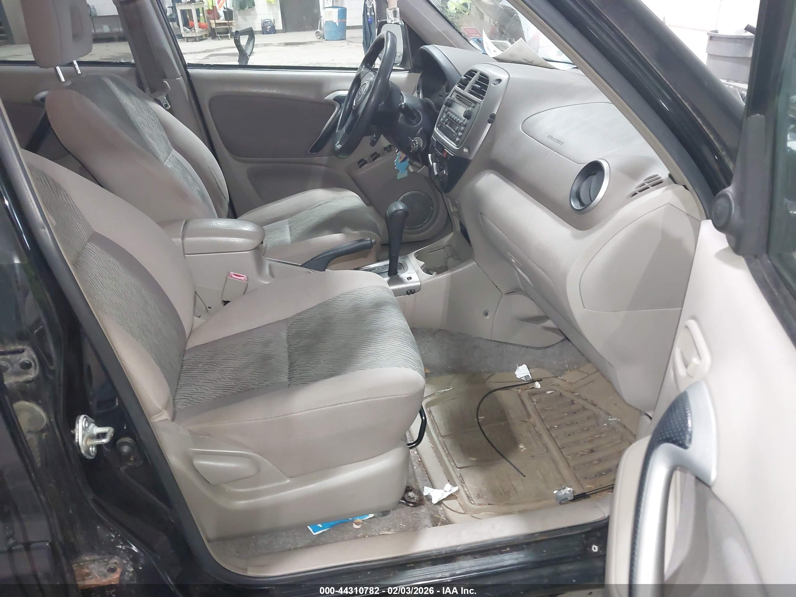 TOYOTA RAV4 image 5