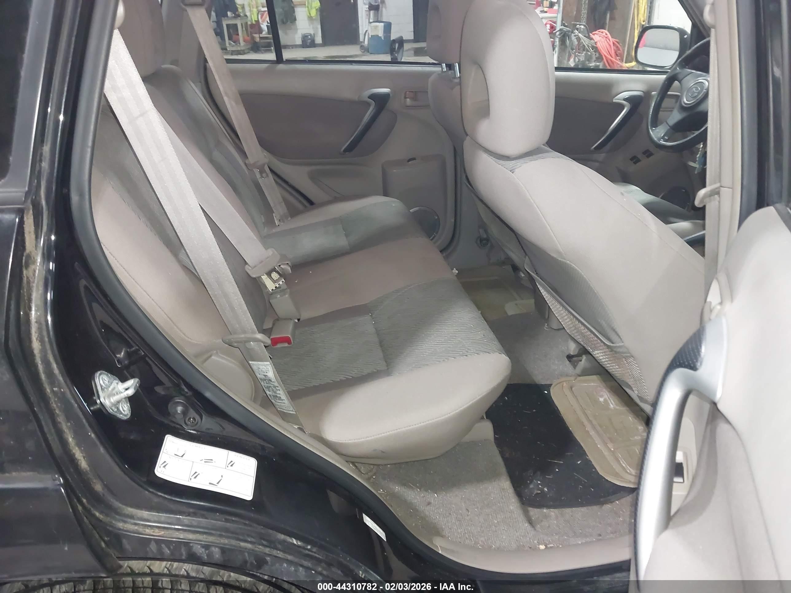 TOYOTA RAV4 image 8