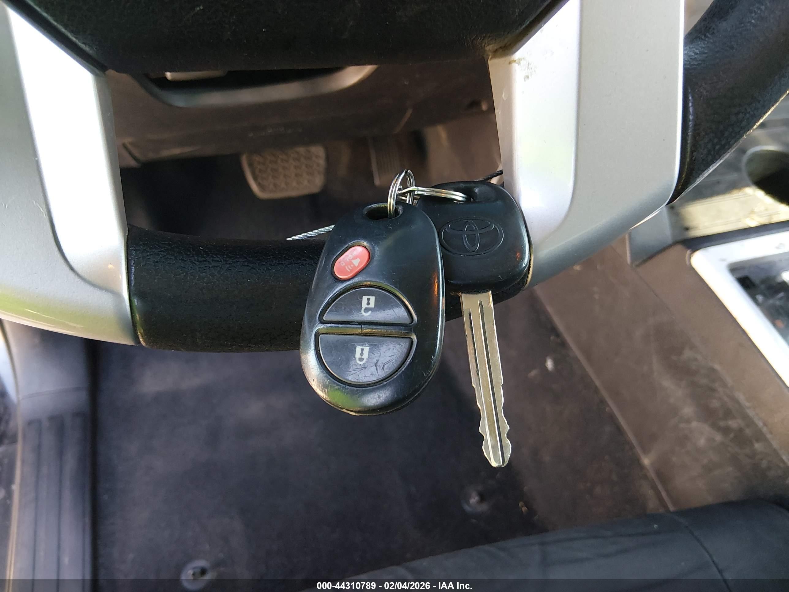 TOYOTA TUNDRA image 11
