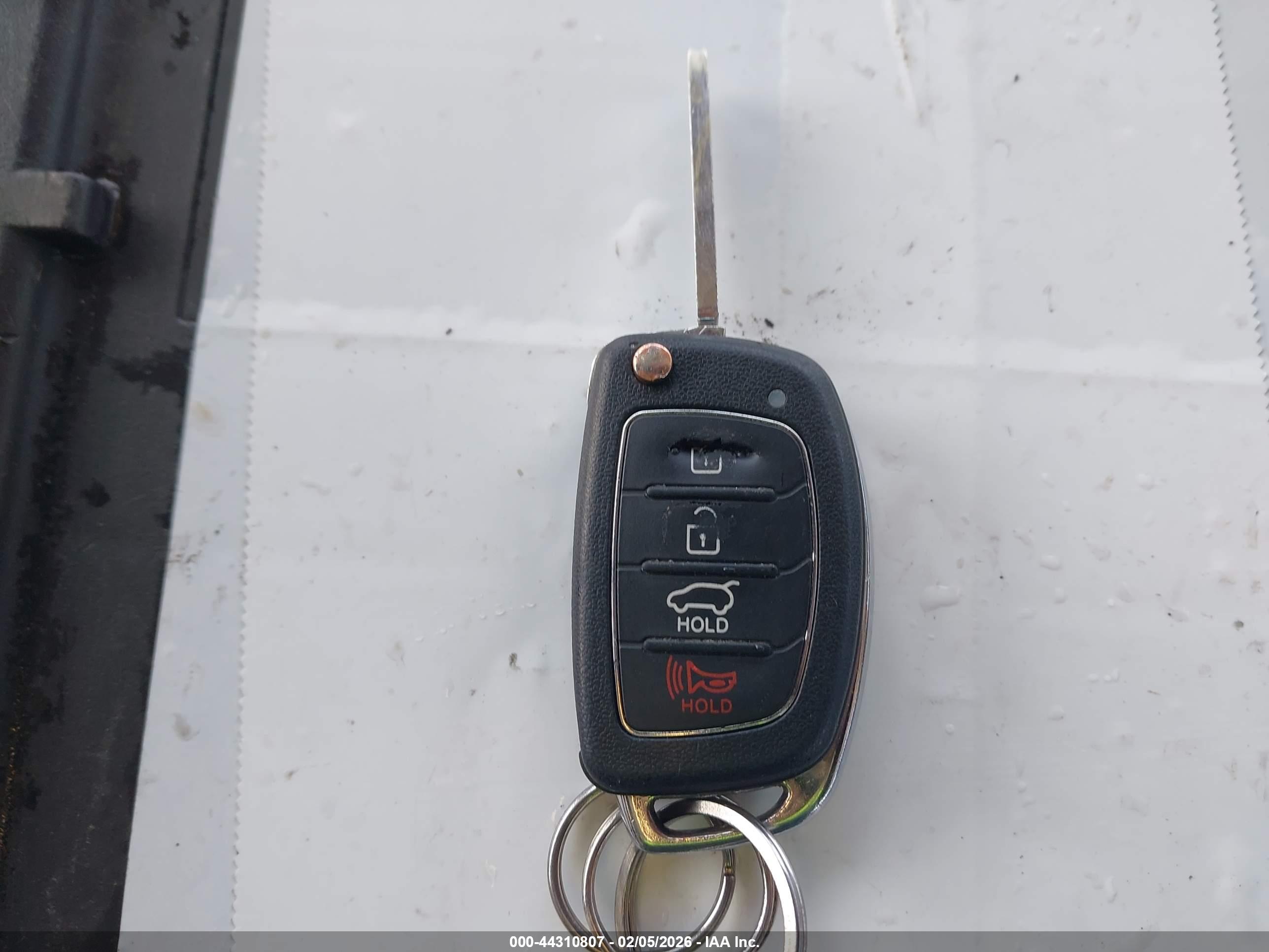 HYUNDAI SANTA image 11