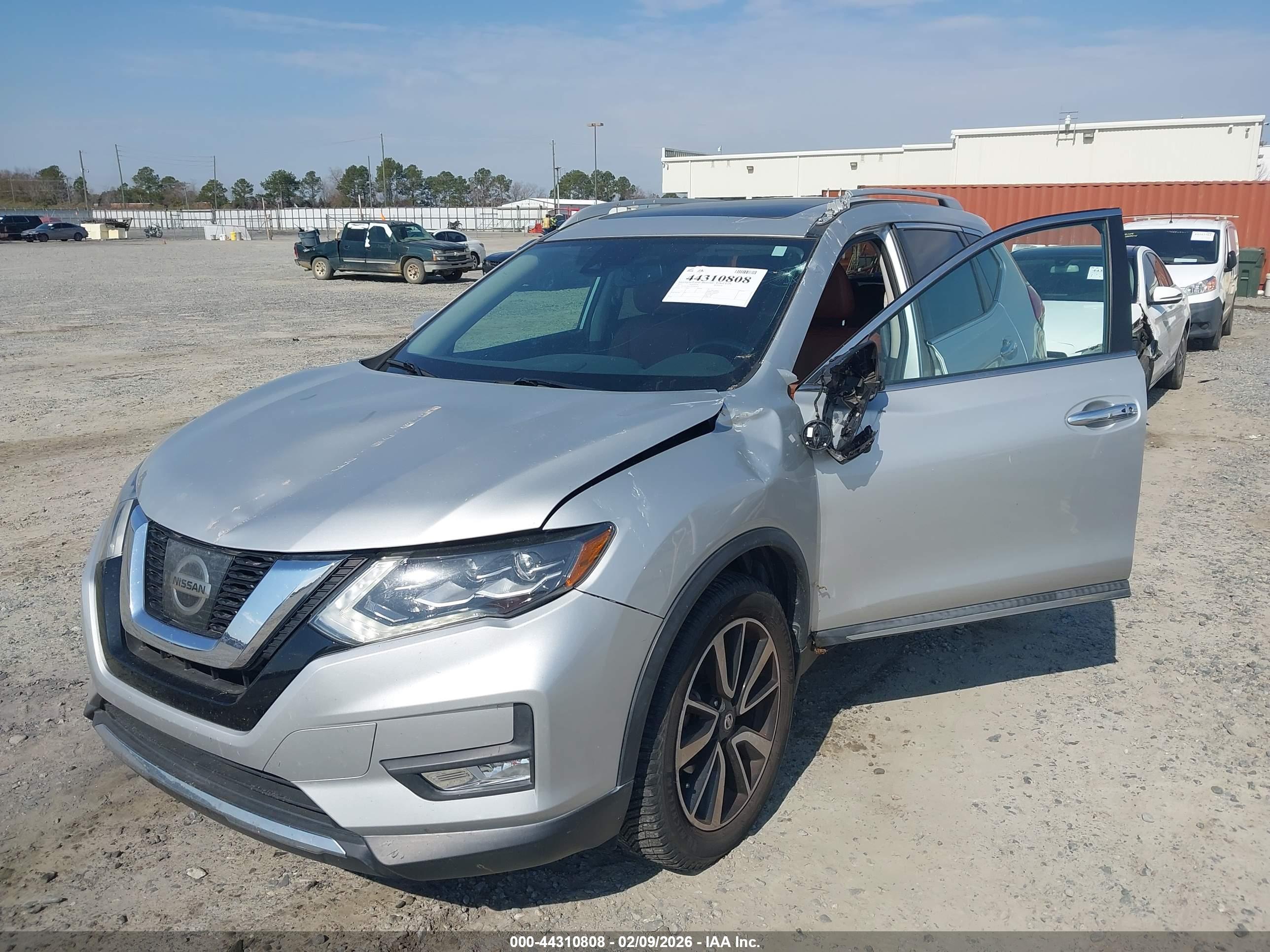 NISSAN ROGUE image 6
