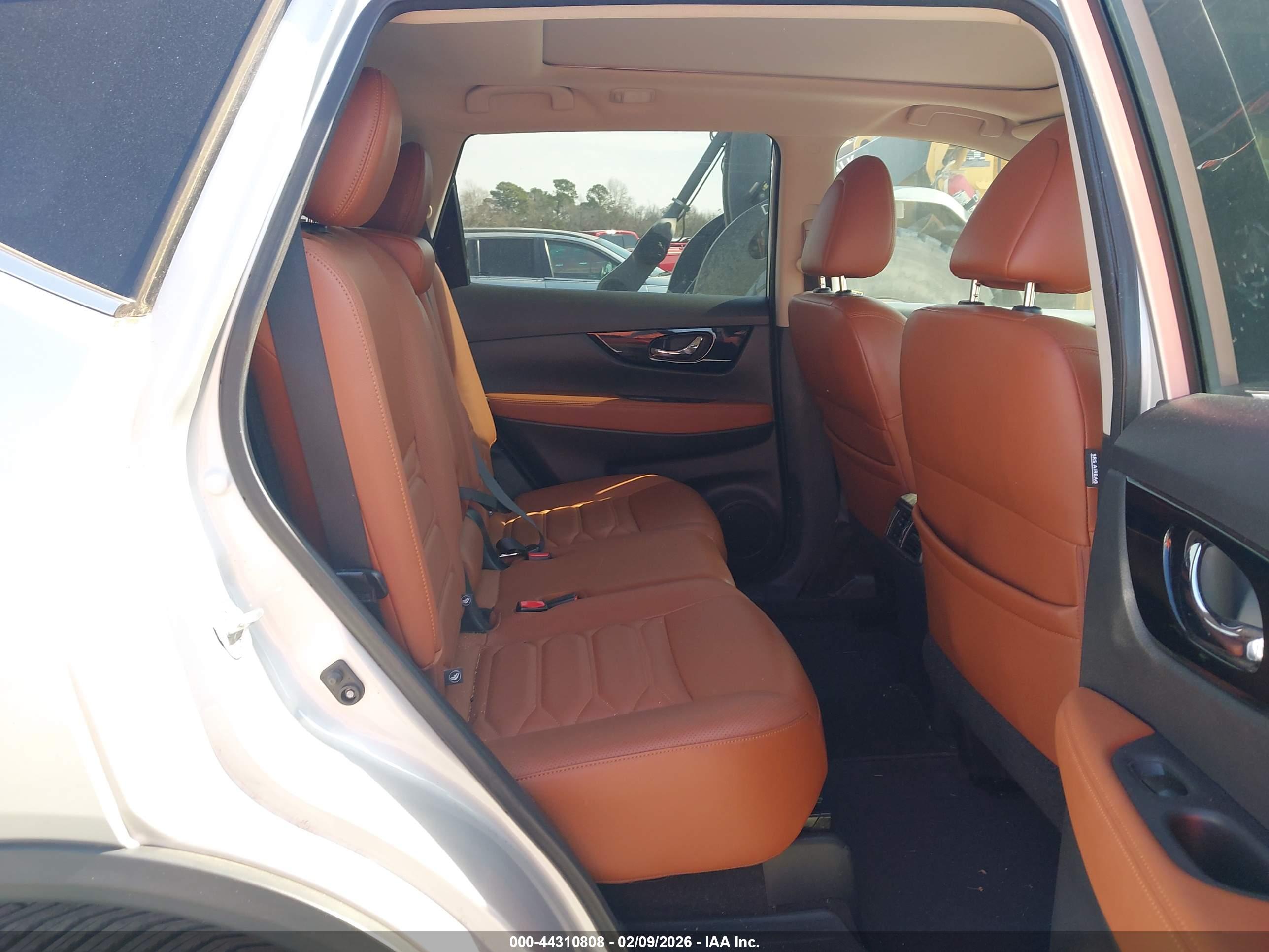 NISSAN ROGUE image 8