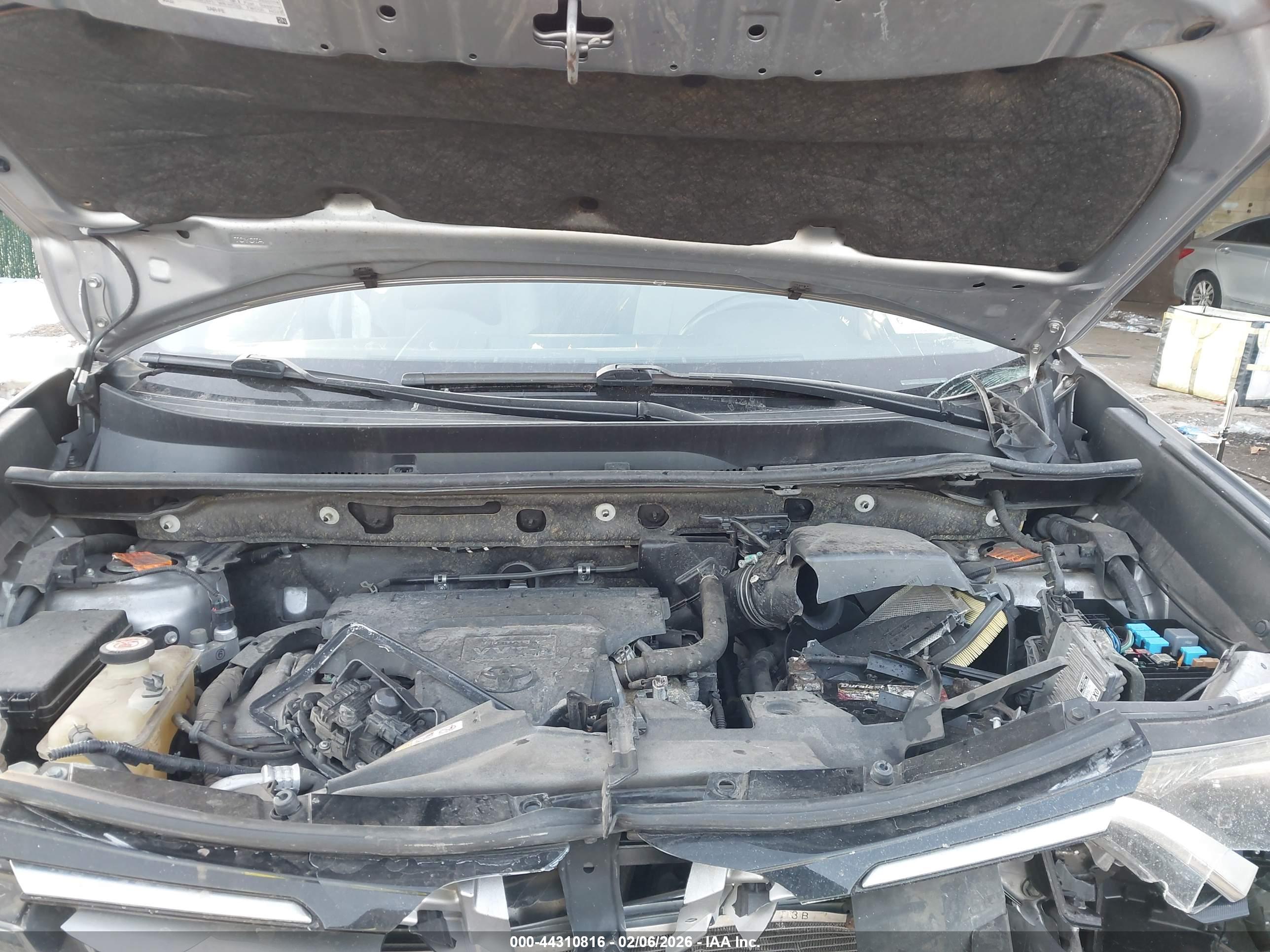 TOYOTA RAV4 image 10