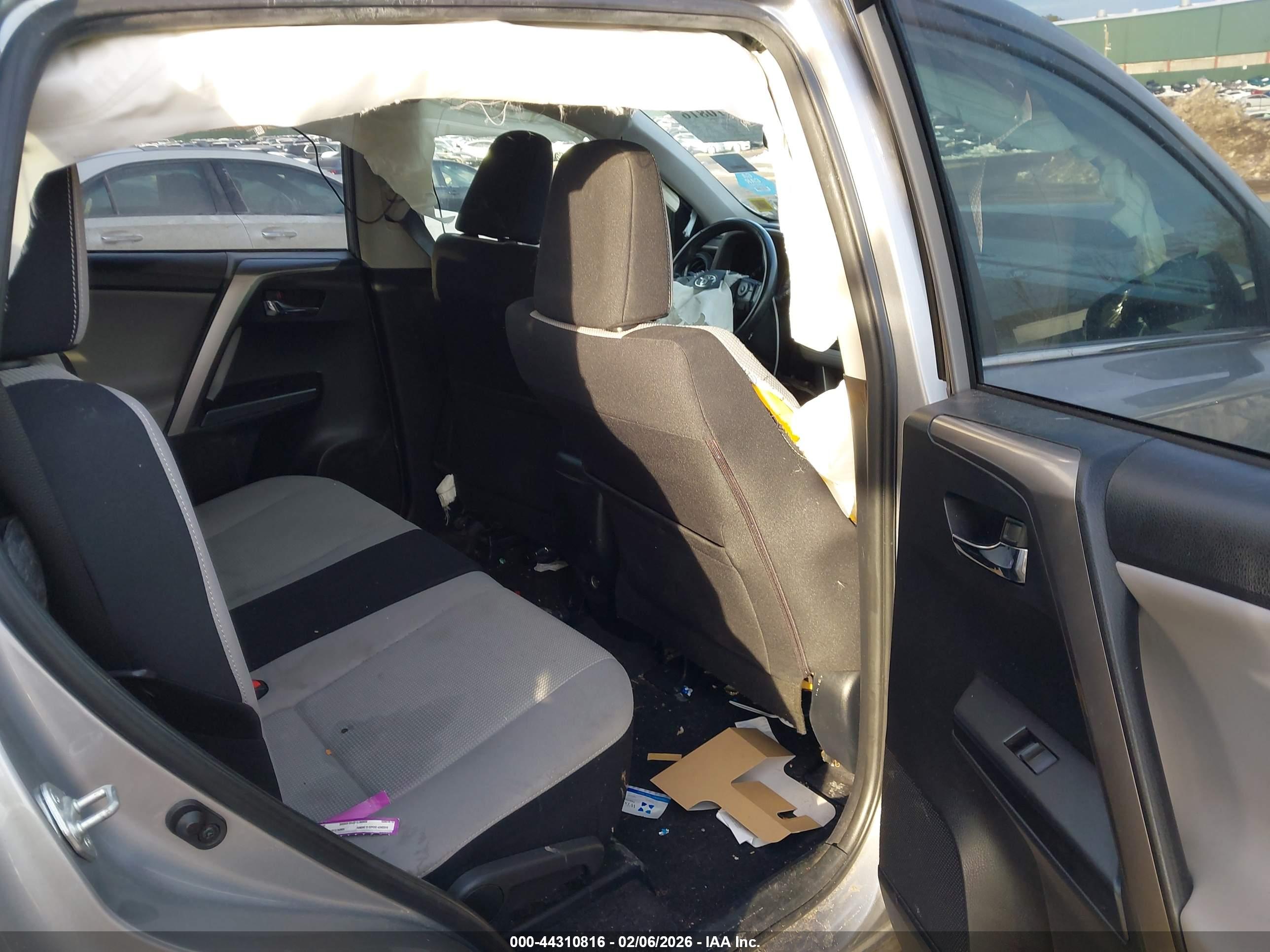 TOYOTA RAV4 image 8