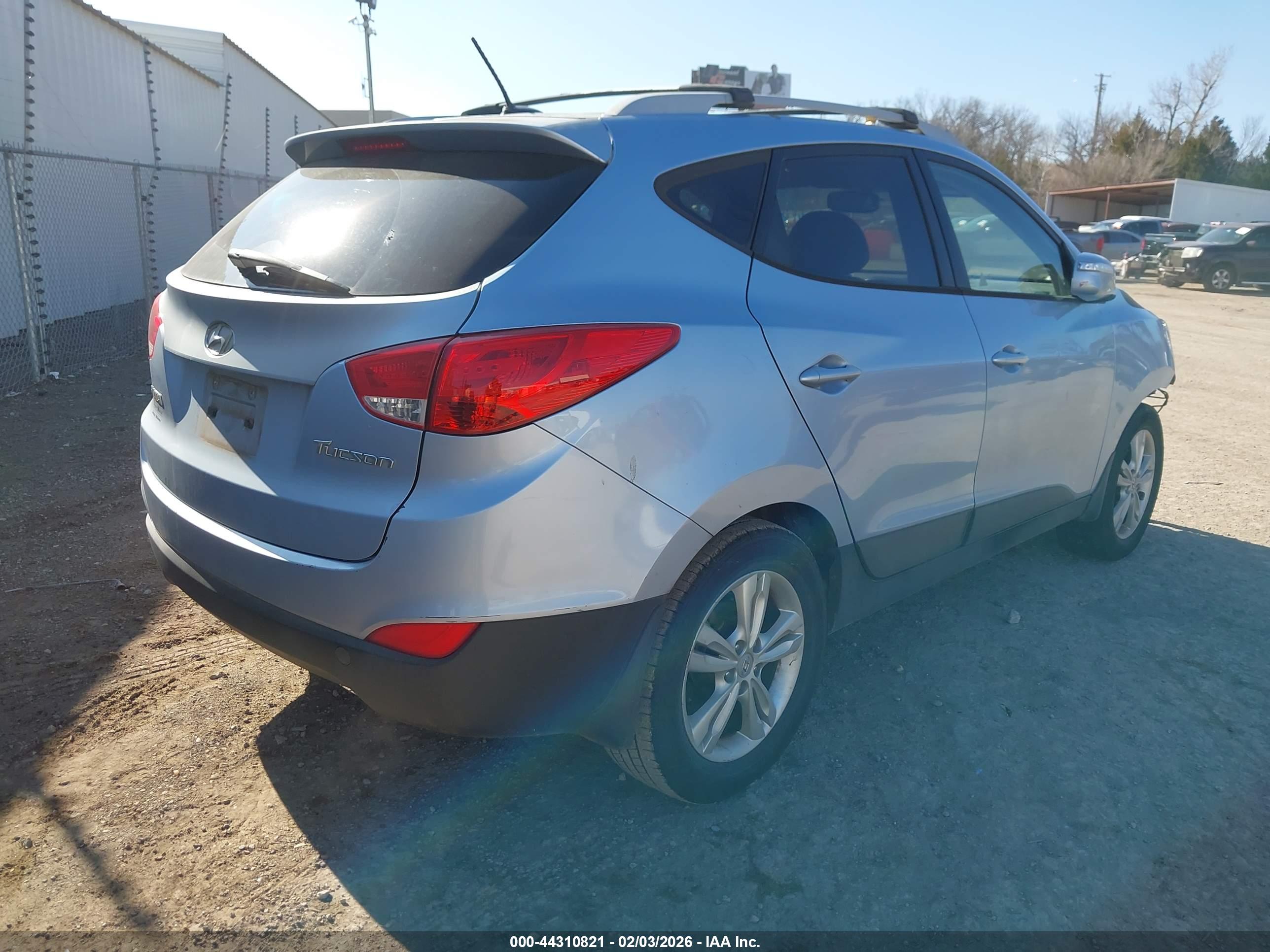 HYUNDAI TUCSON image 4