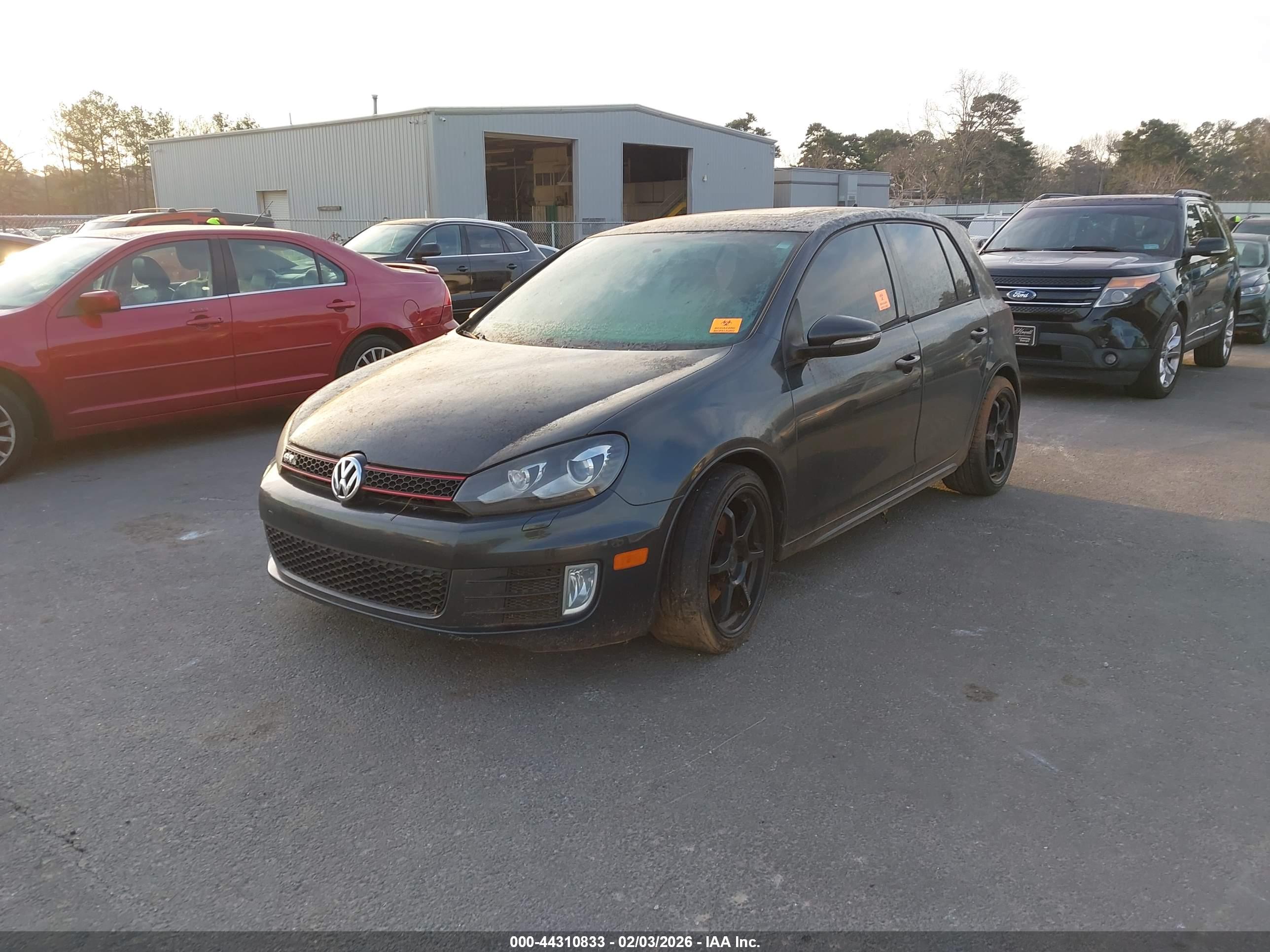 VOLKSWAGEN GTI image 2