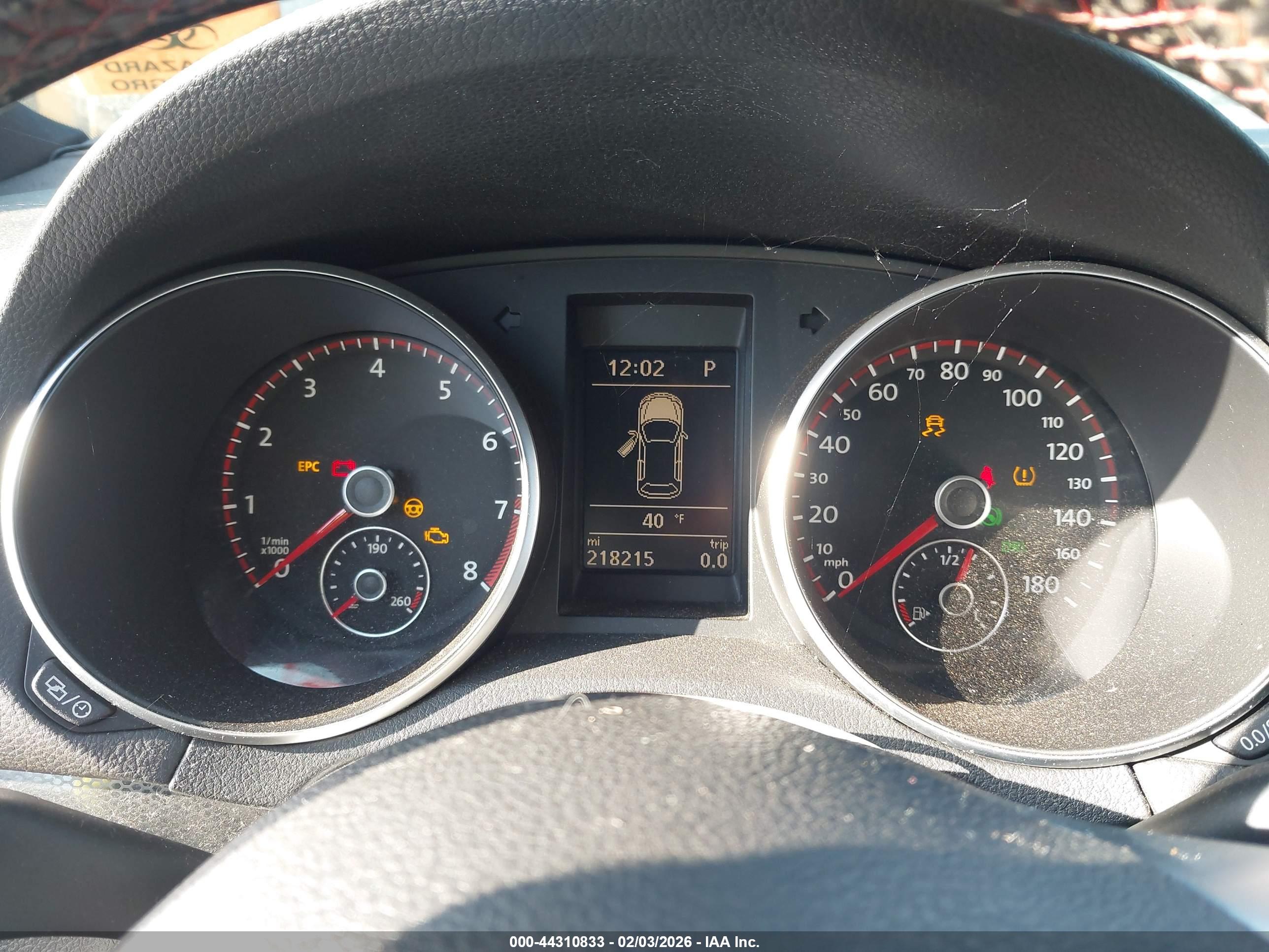 VOLKSWAGEN GTI image 7