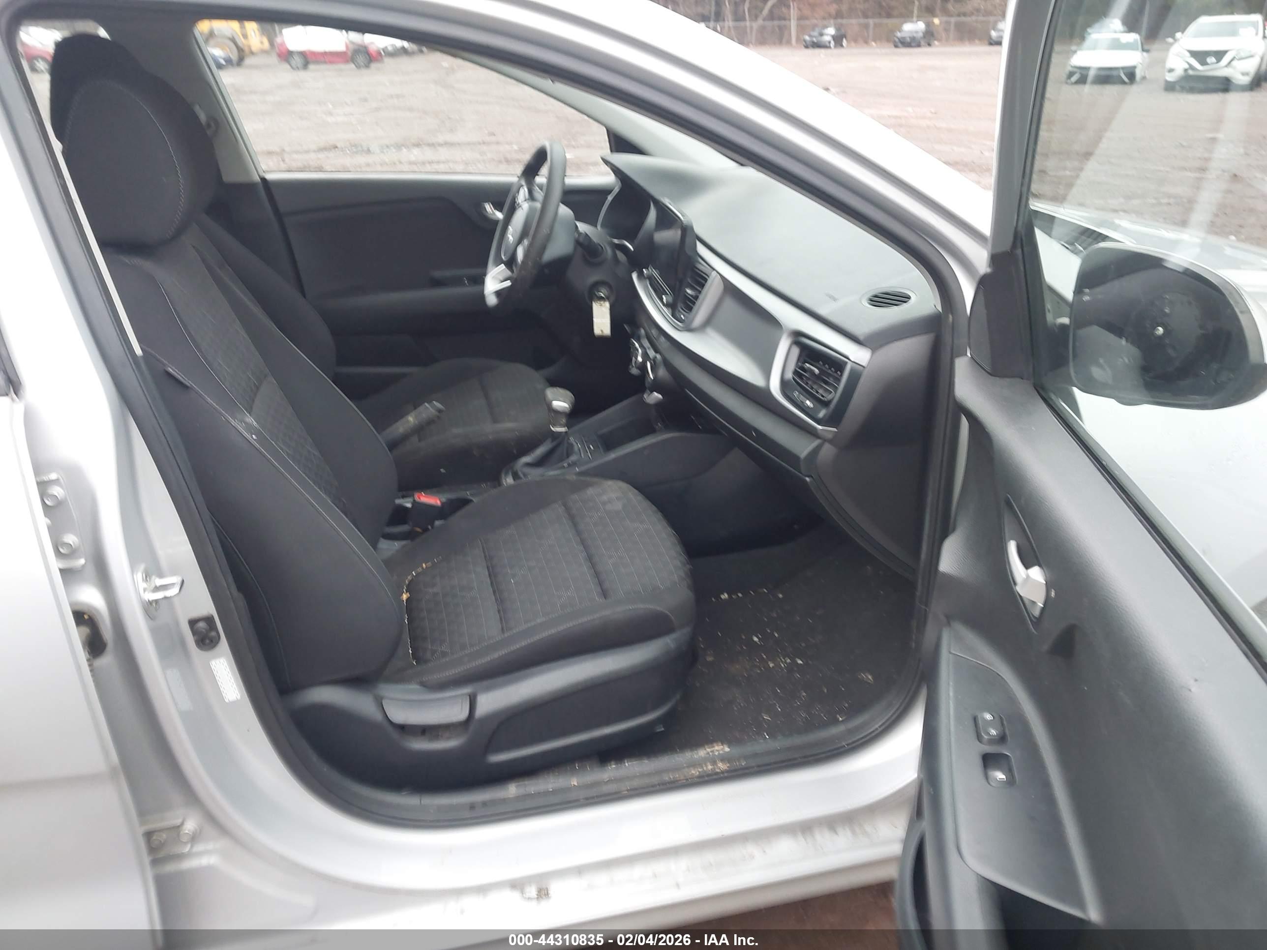 KIA RIO image 5
