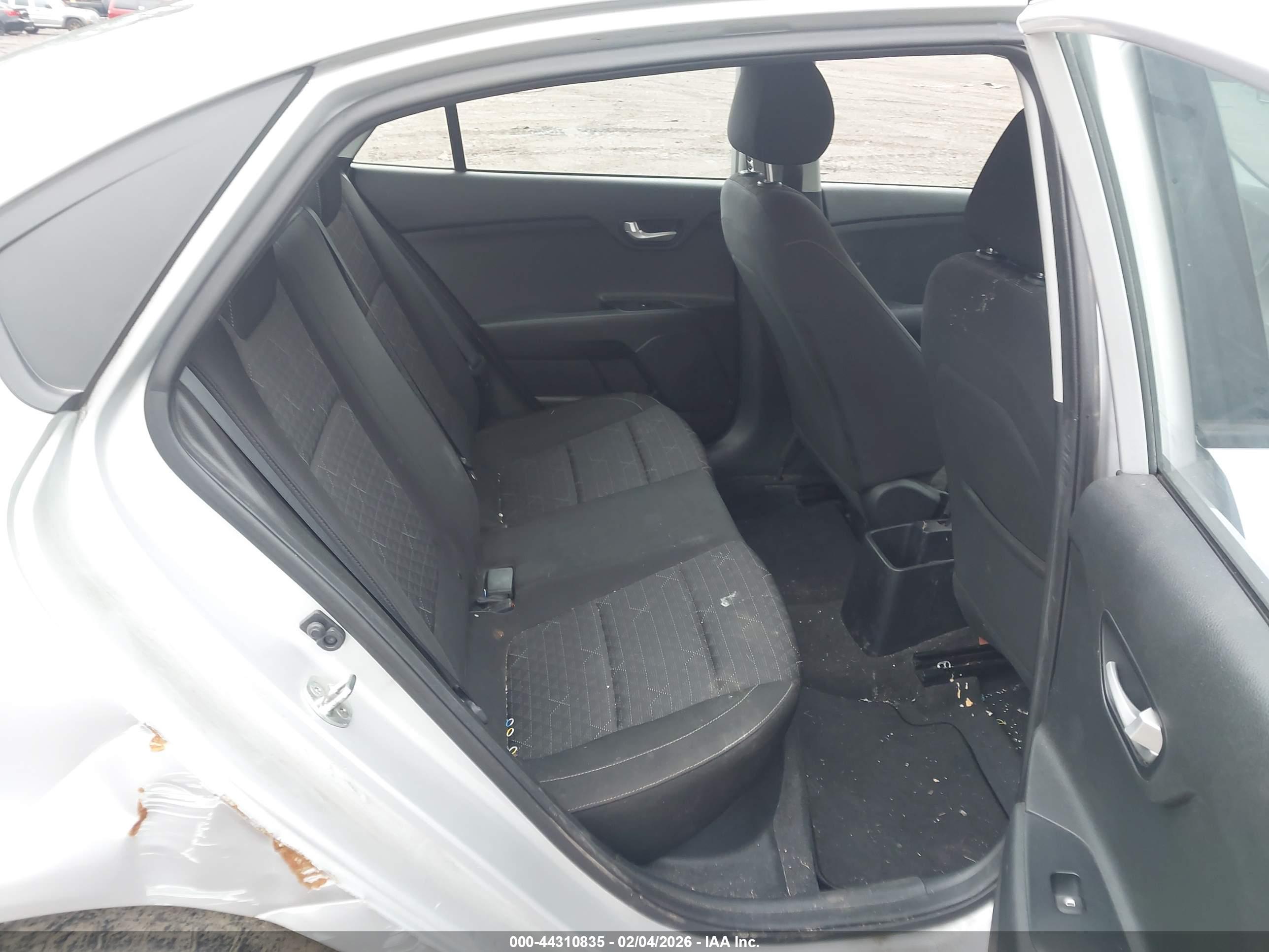 KIA RIO image 8