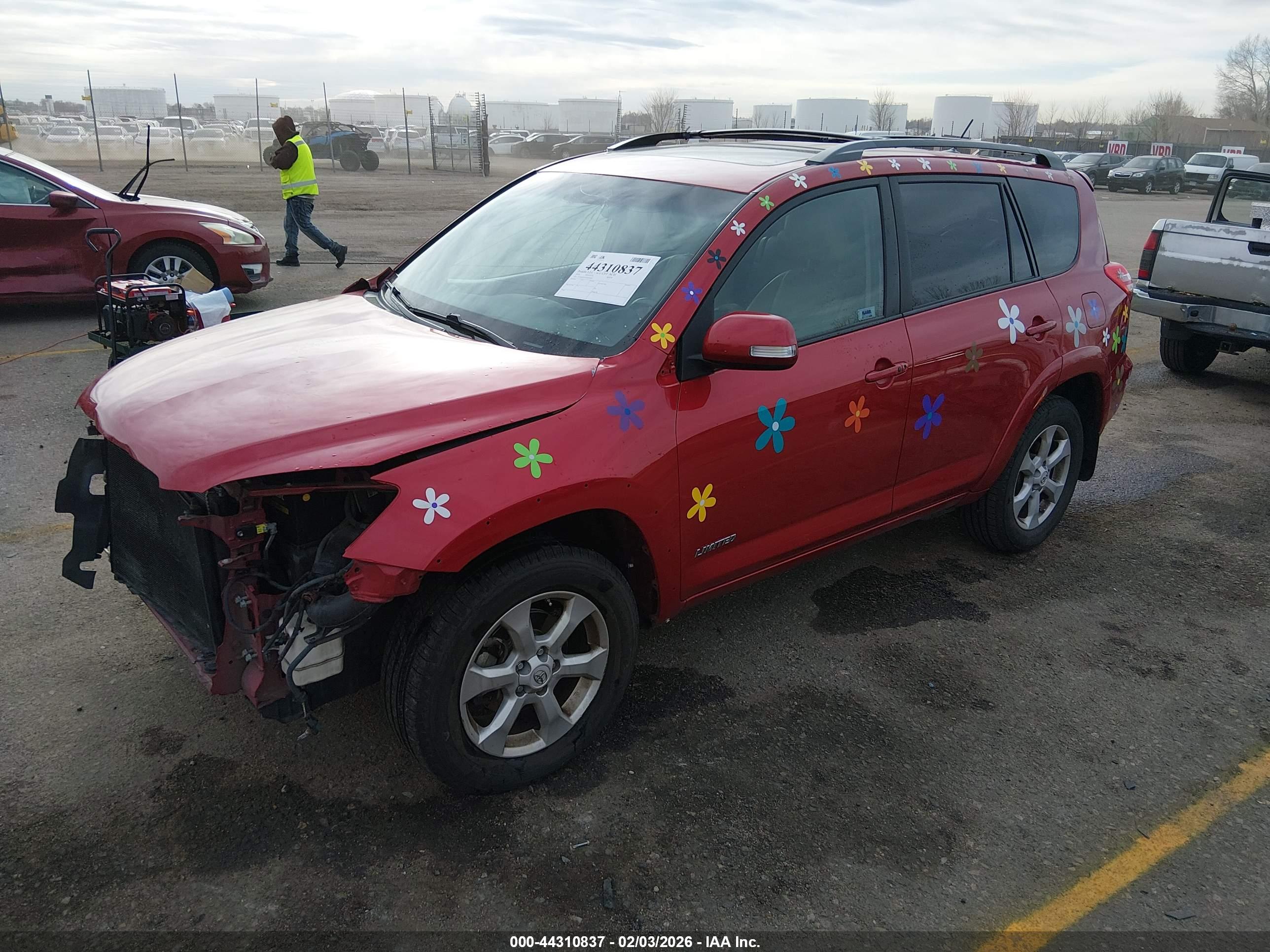 TOYOTA RAV4 image 2