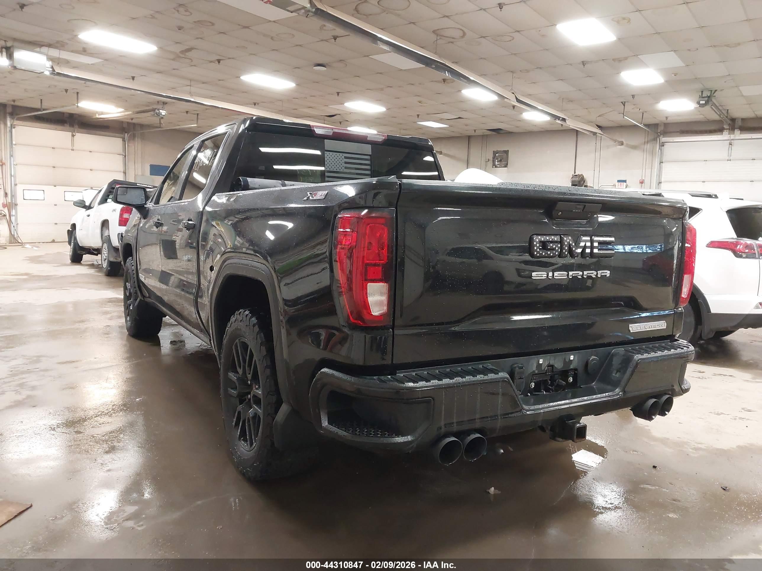 GMC SIERRA image 3