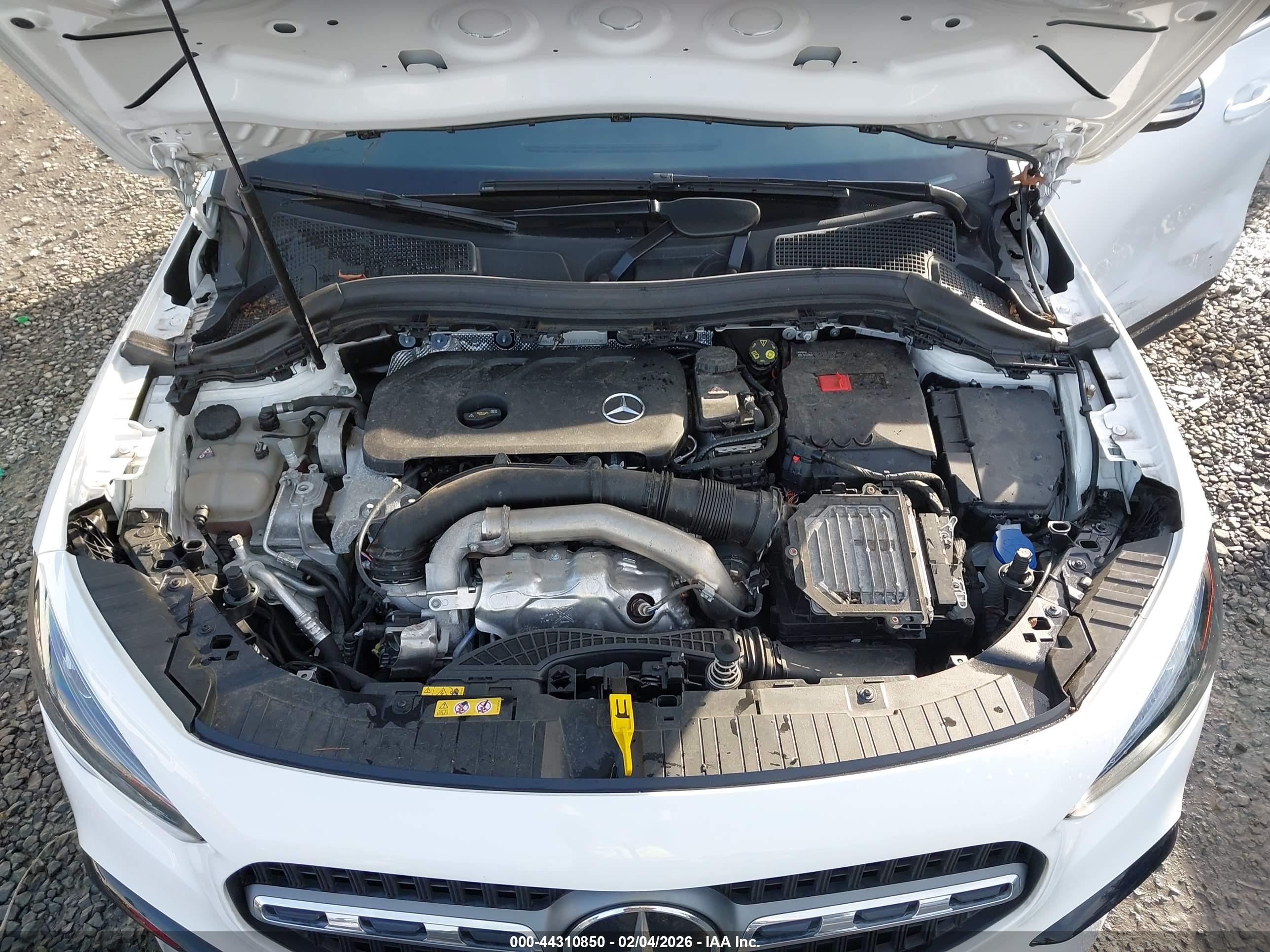 MERCEDES-BENZ GLA image 10