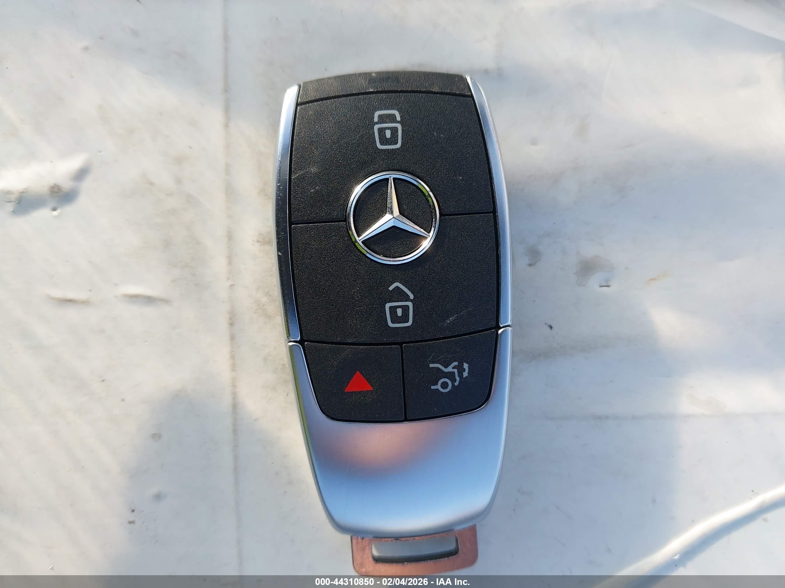 MERCEDES-BENZ GLA image 11