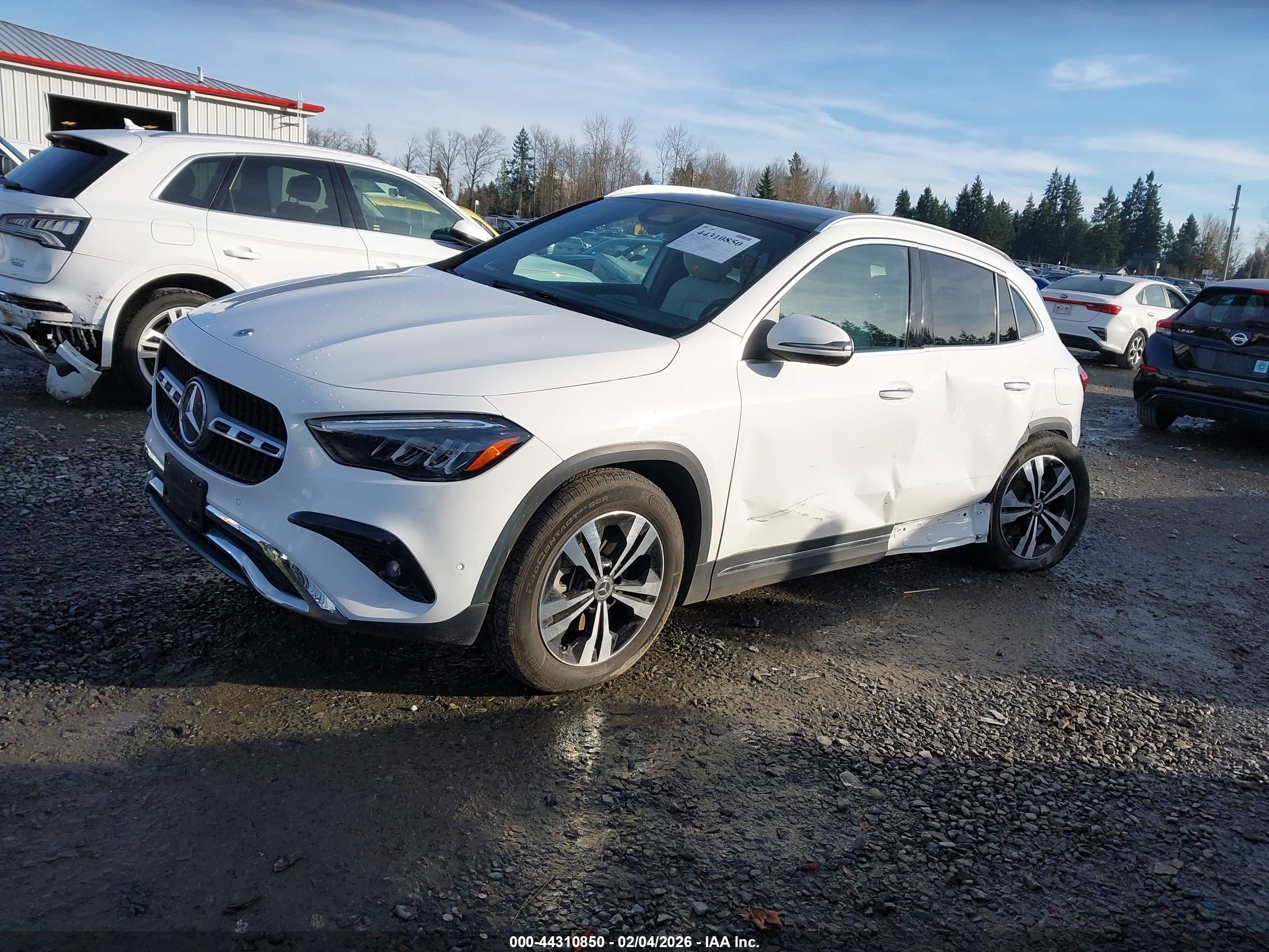 MERCEDES-BENZ GLA image 2