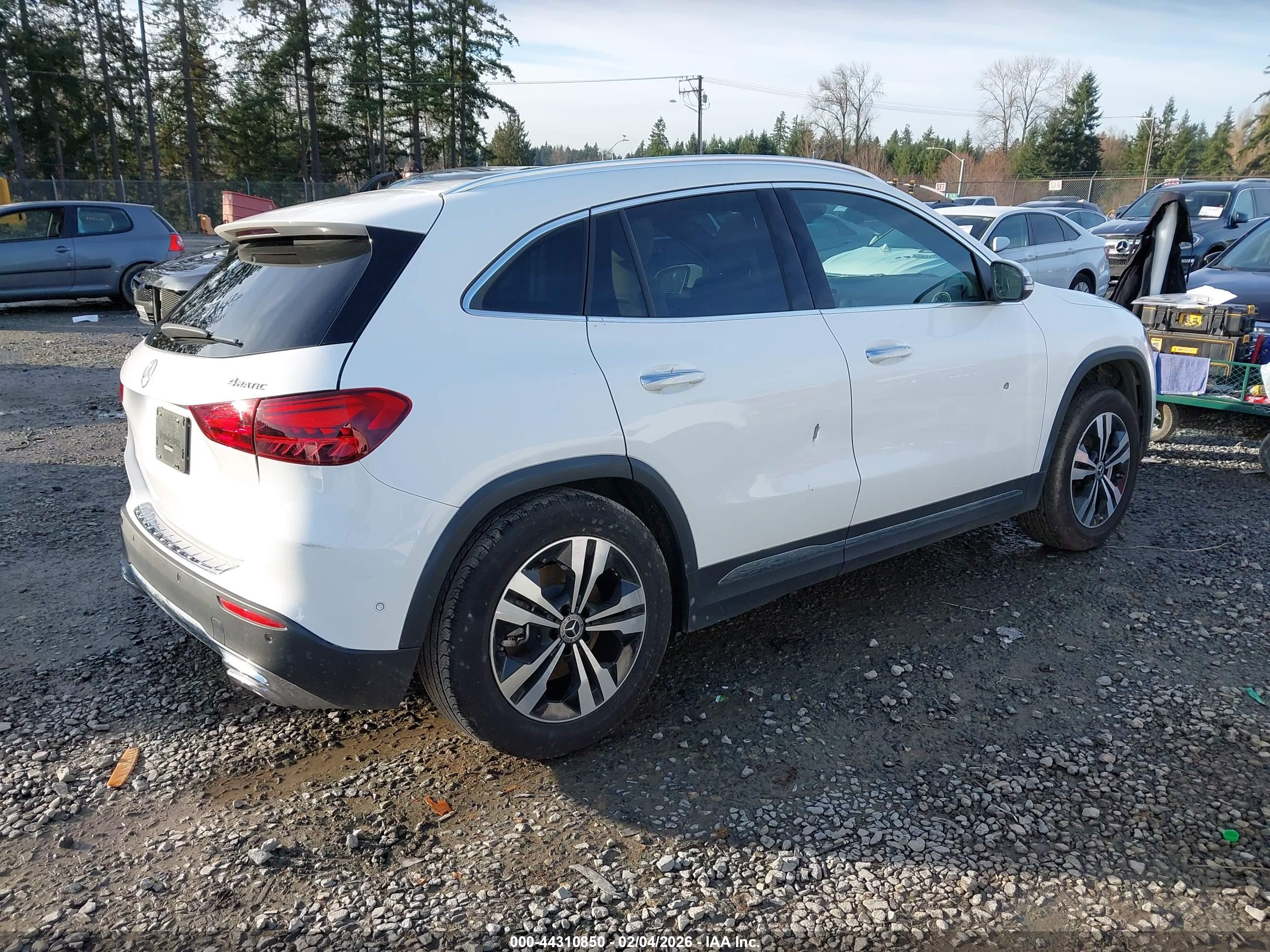 MERCEDES-BENZ GLA image 4