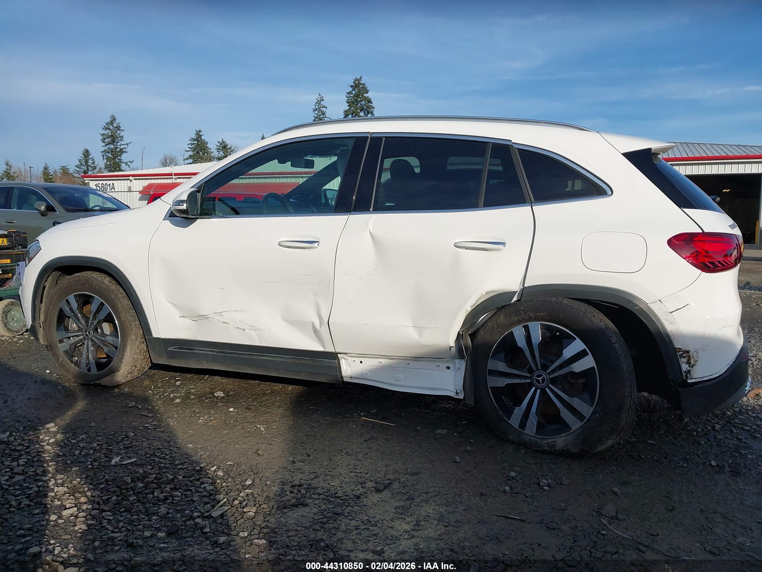 MERCEDES-BENZ GLA image 6