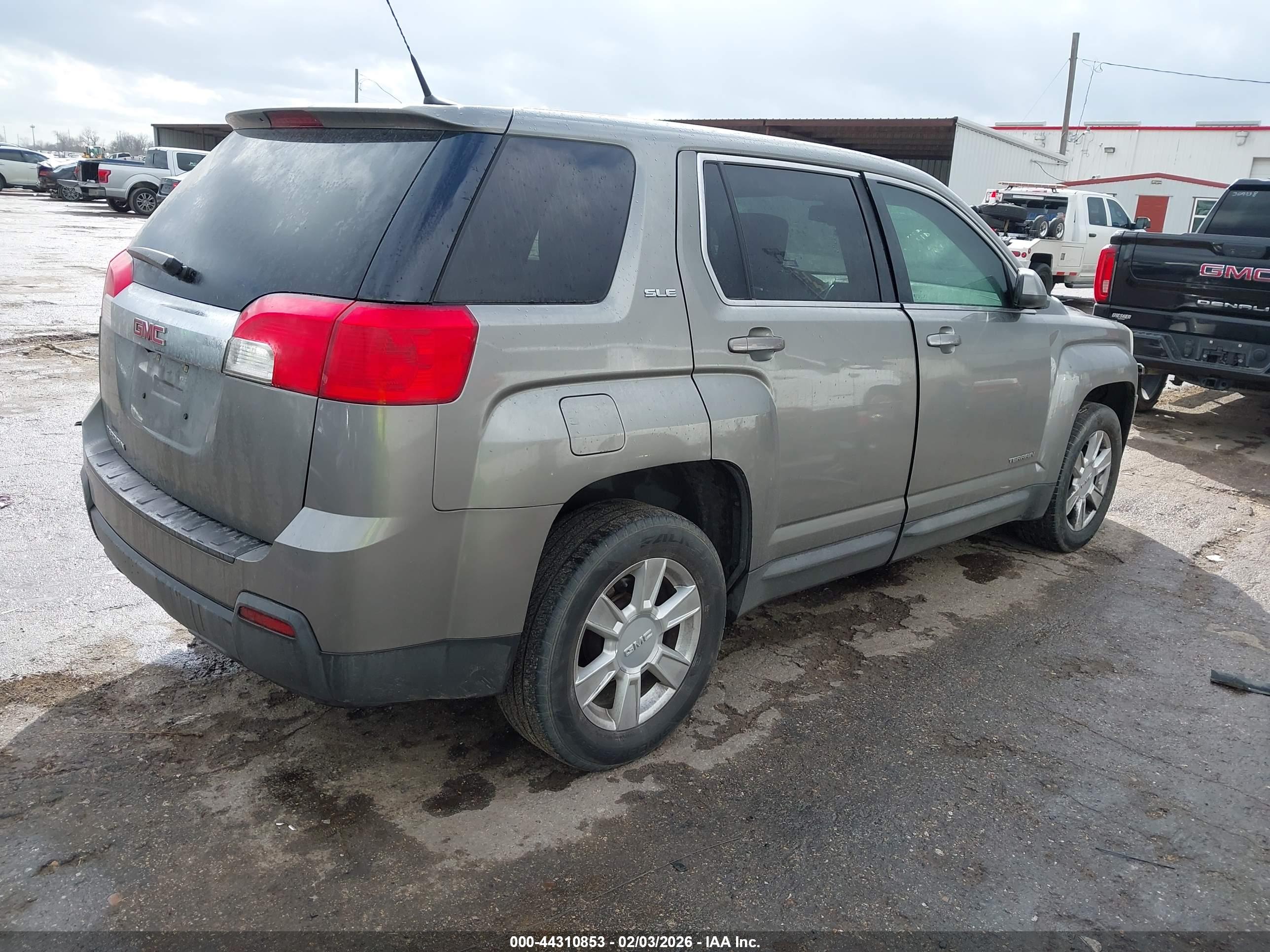 GMC TERRAIN image 4