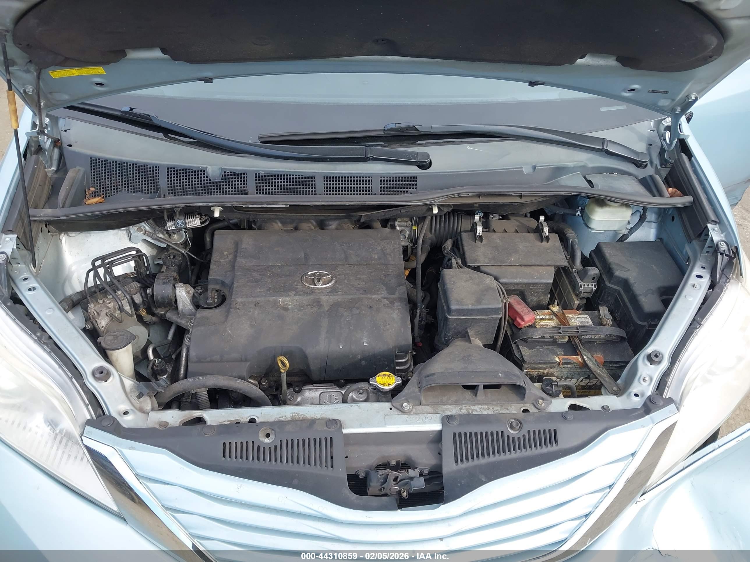 TOYOTA SIENNA image 10
