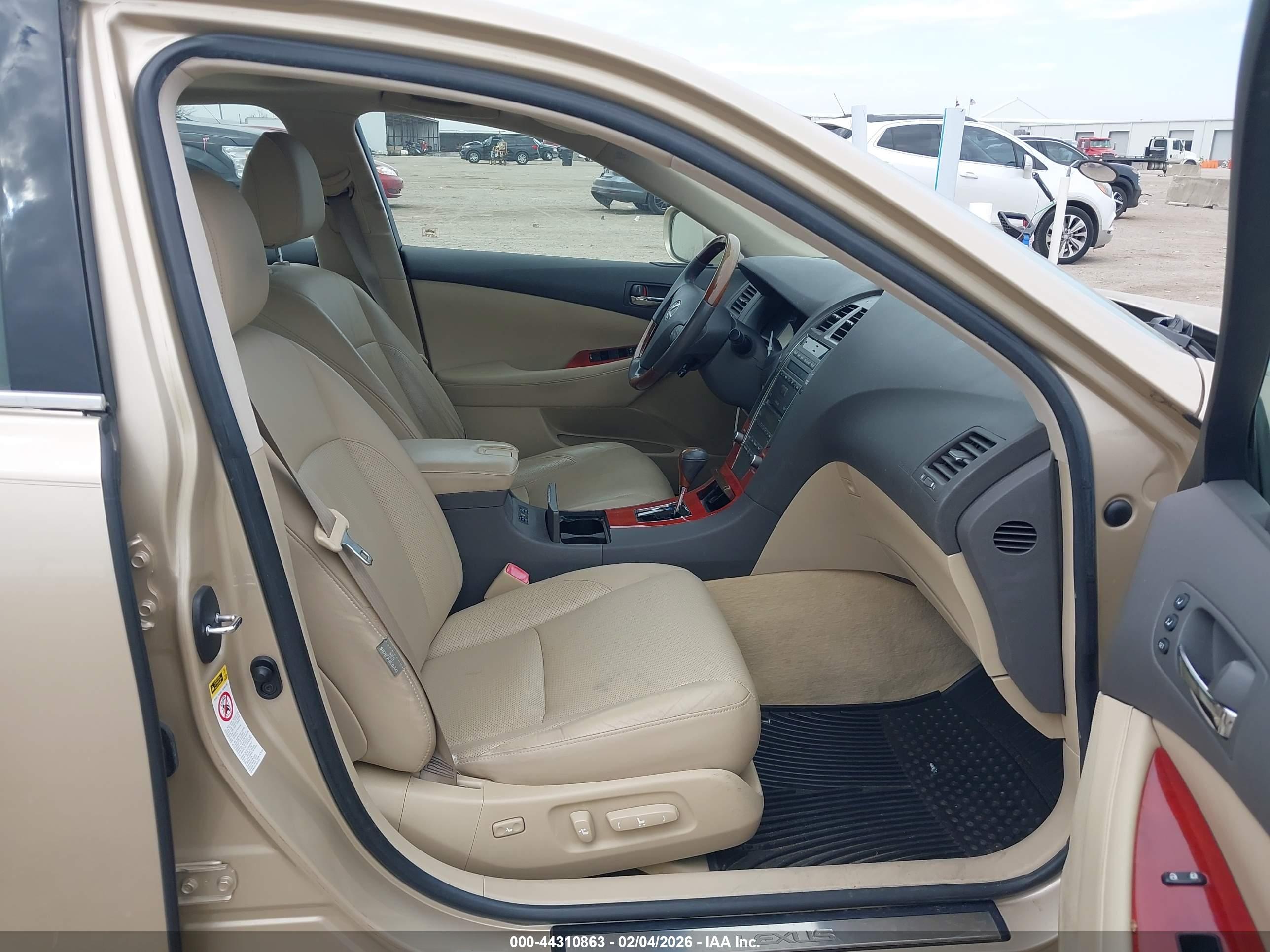 LEXUS ES image 5