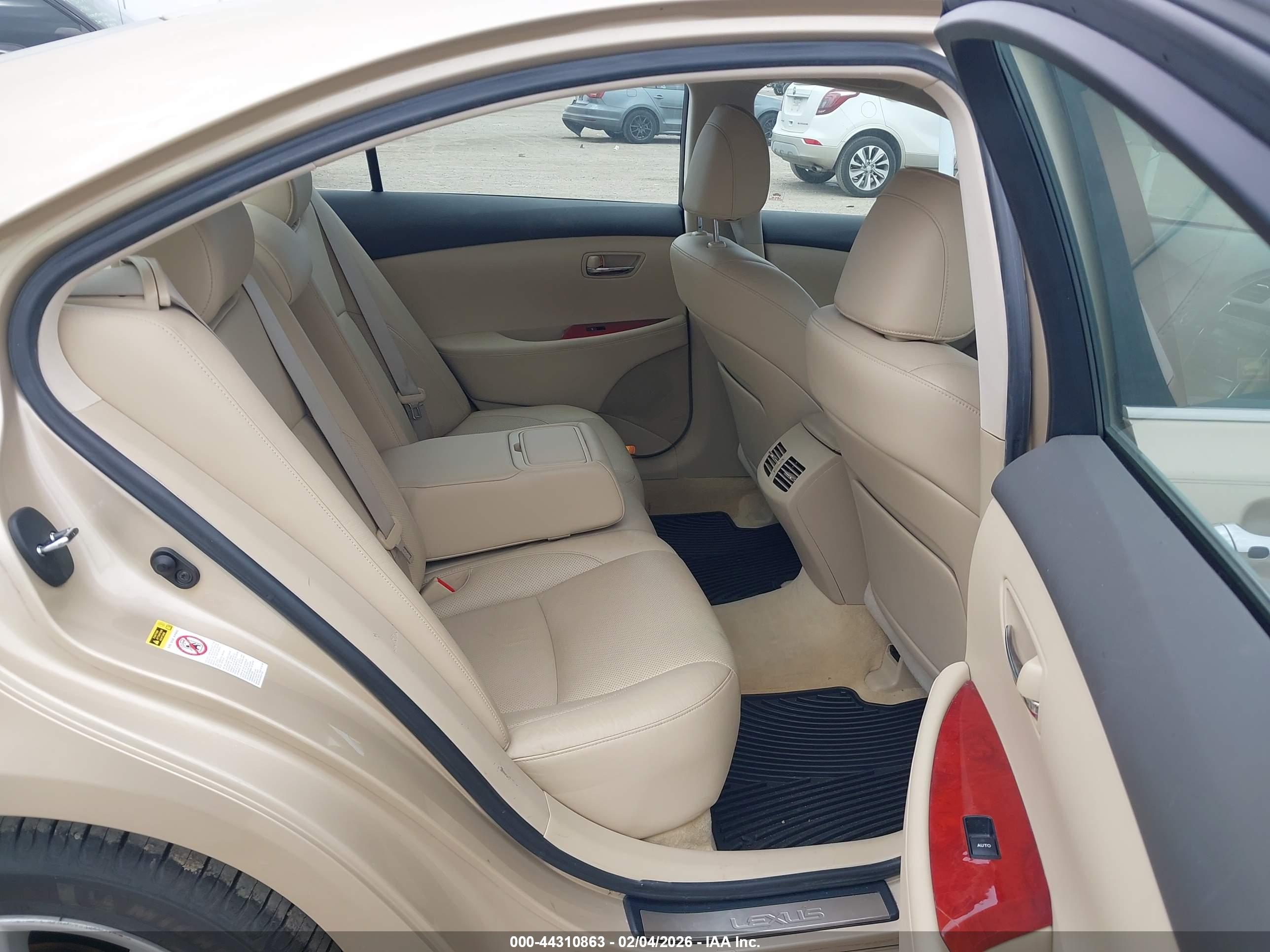 LEXUS ES image 8
