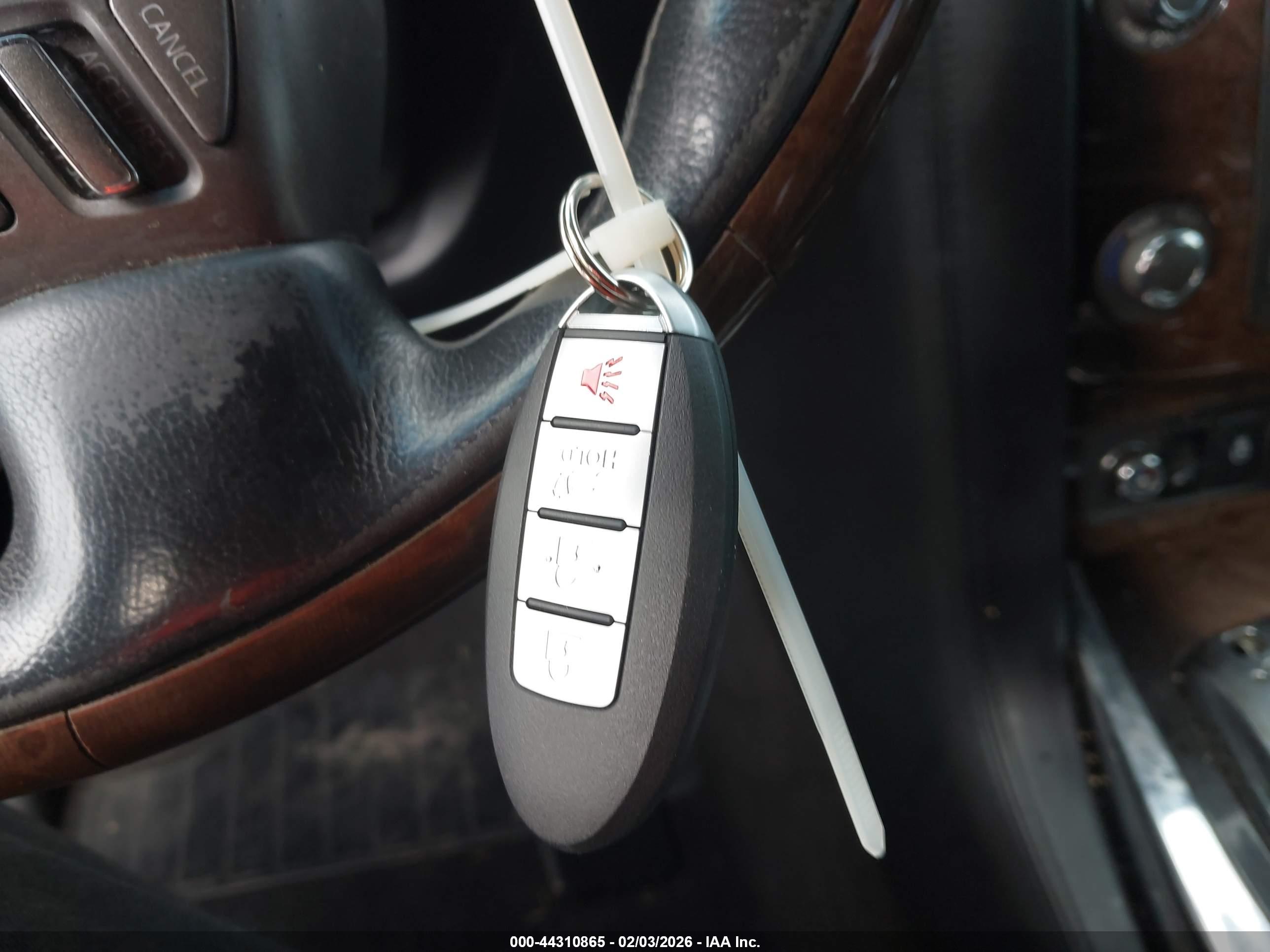 INFINITI QX56 image 11