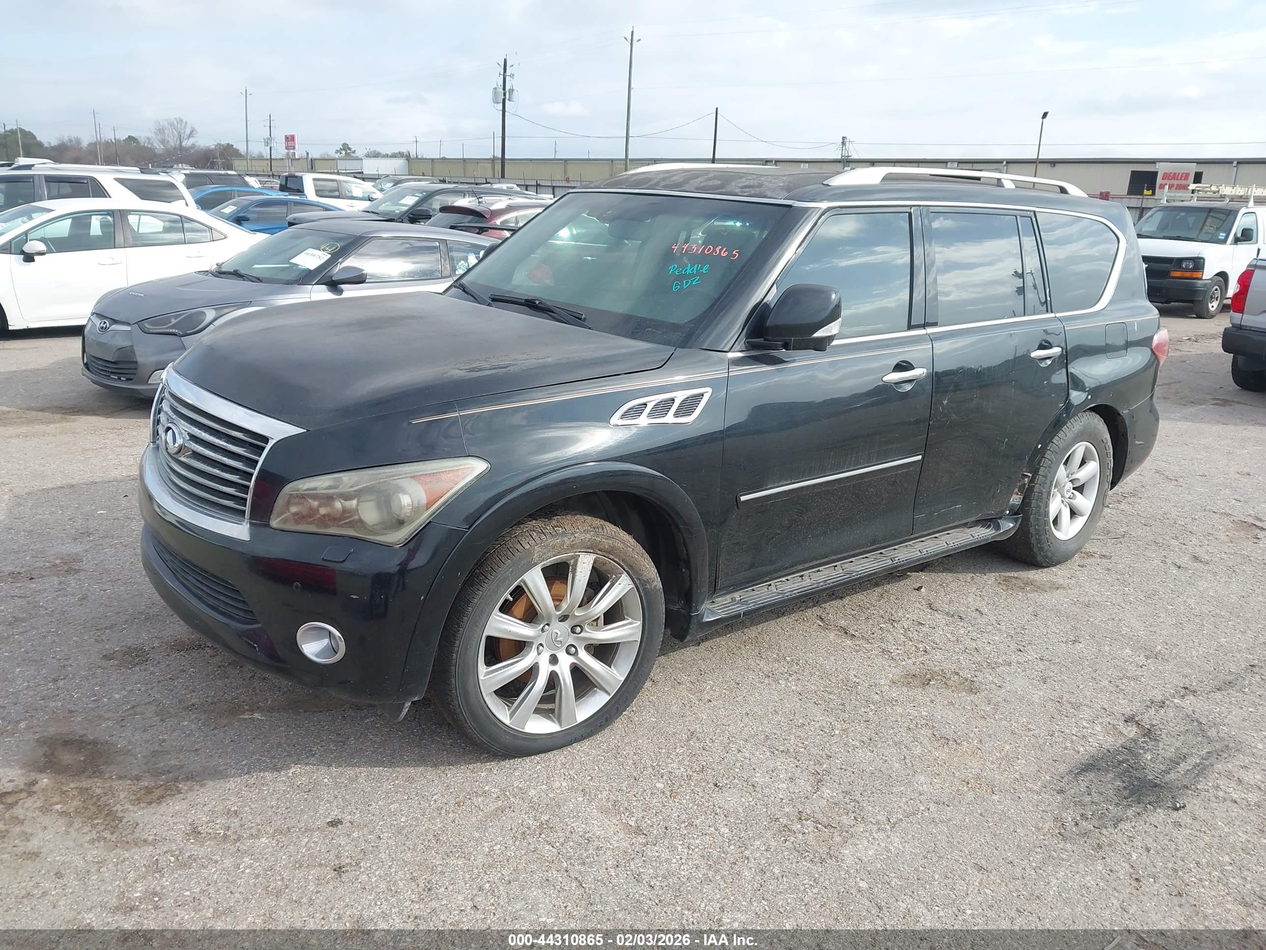 INFINITI QX56 image 2