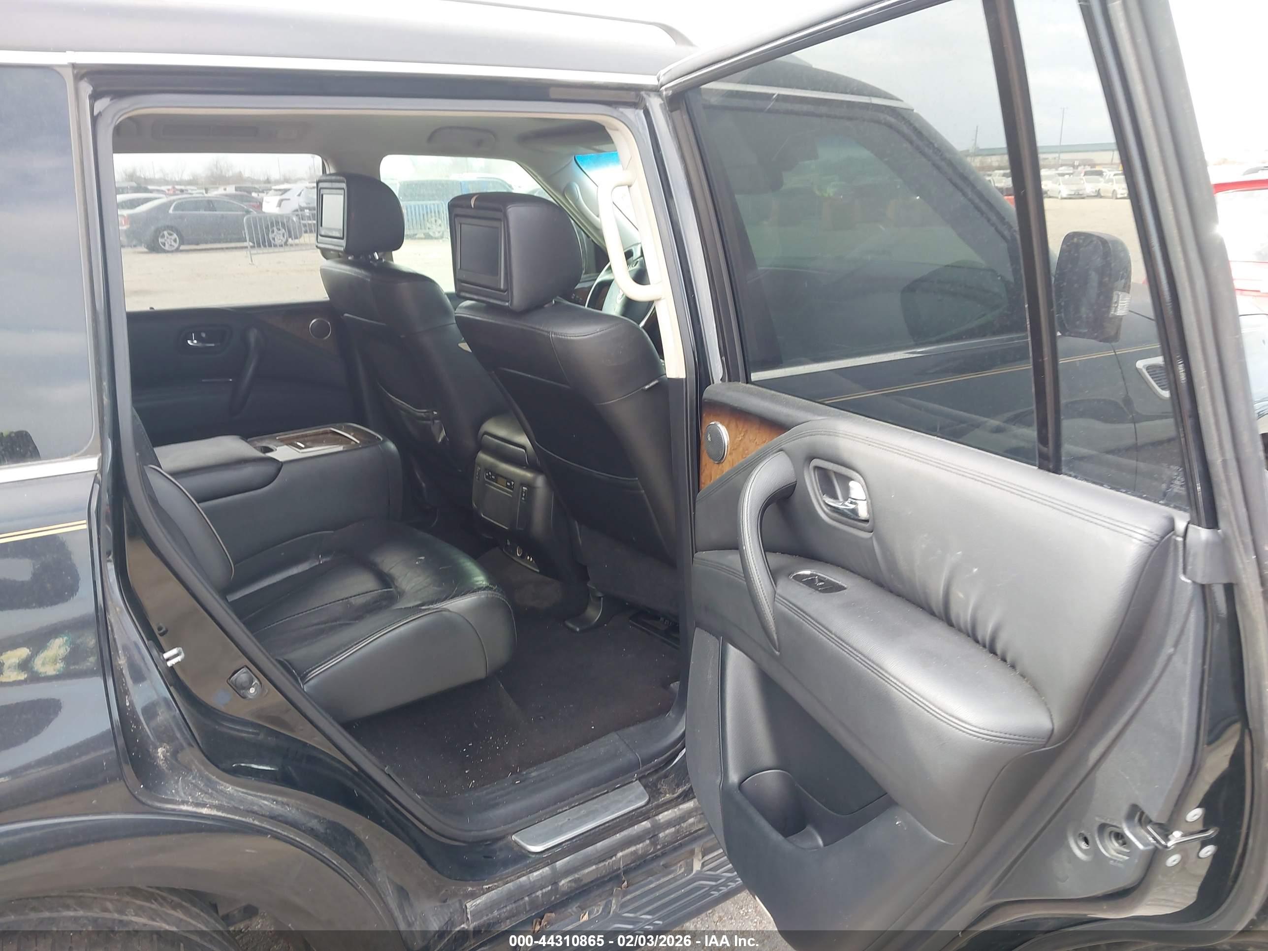 INFINITI QX56 image 8