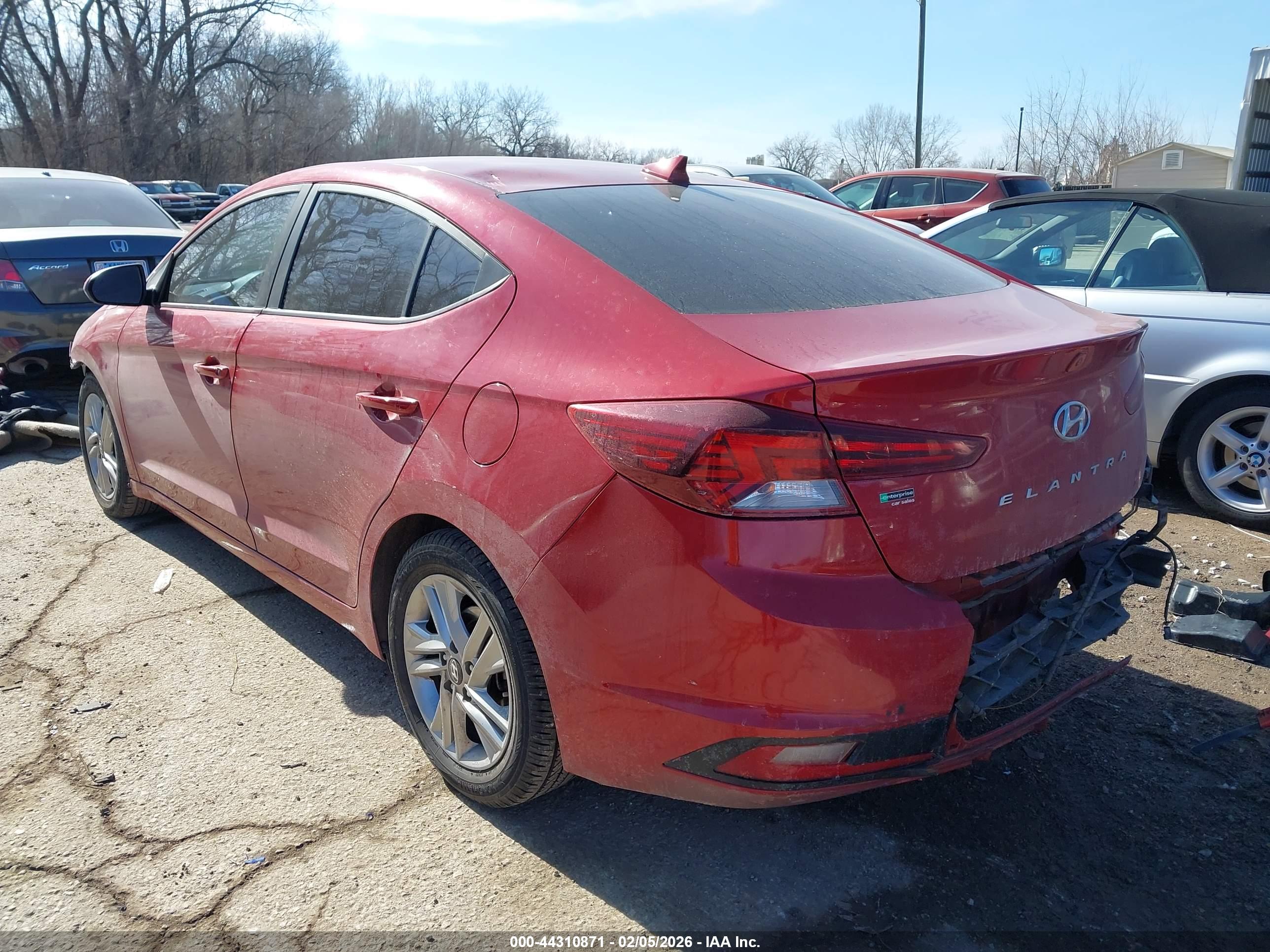 HYUNDAI ELANTRA image 3