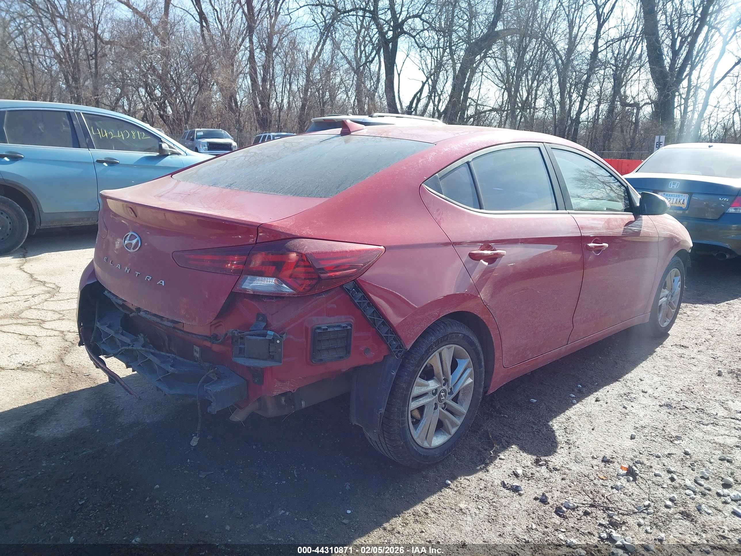 HYUNDAI ELANTRA image 4