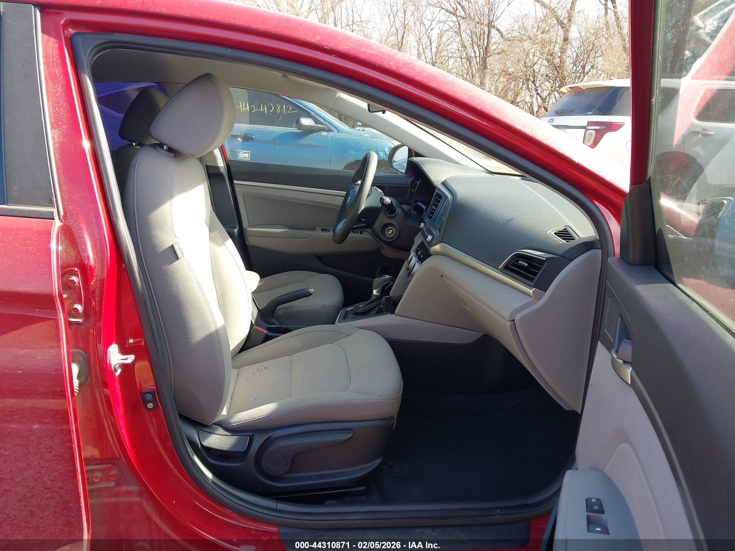 HYUNDAI ELANTRA image 5