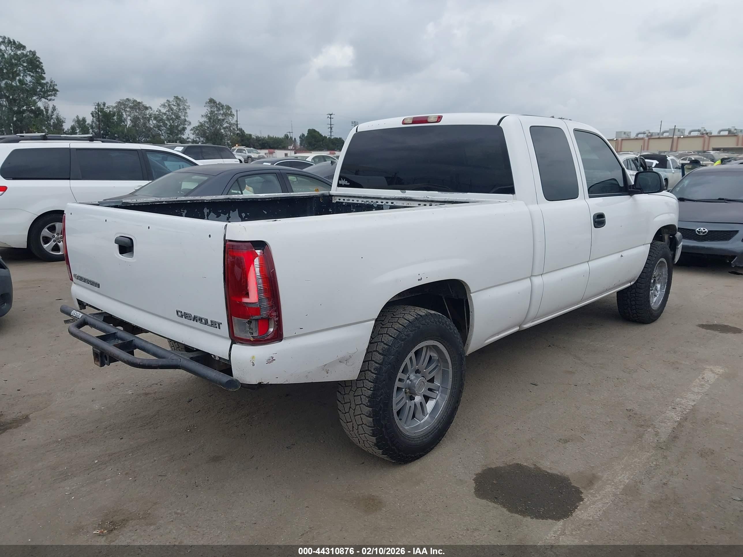 CHEVROLET SILVERADO image 4