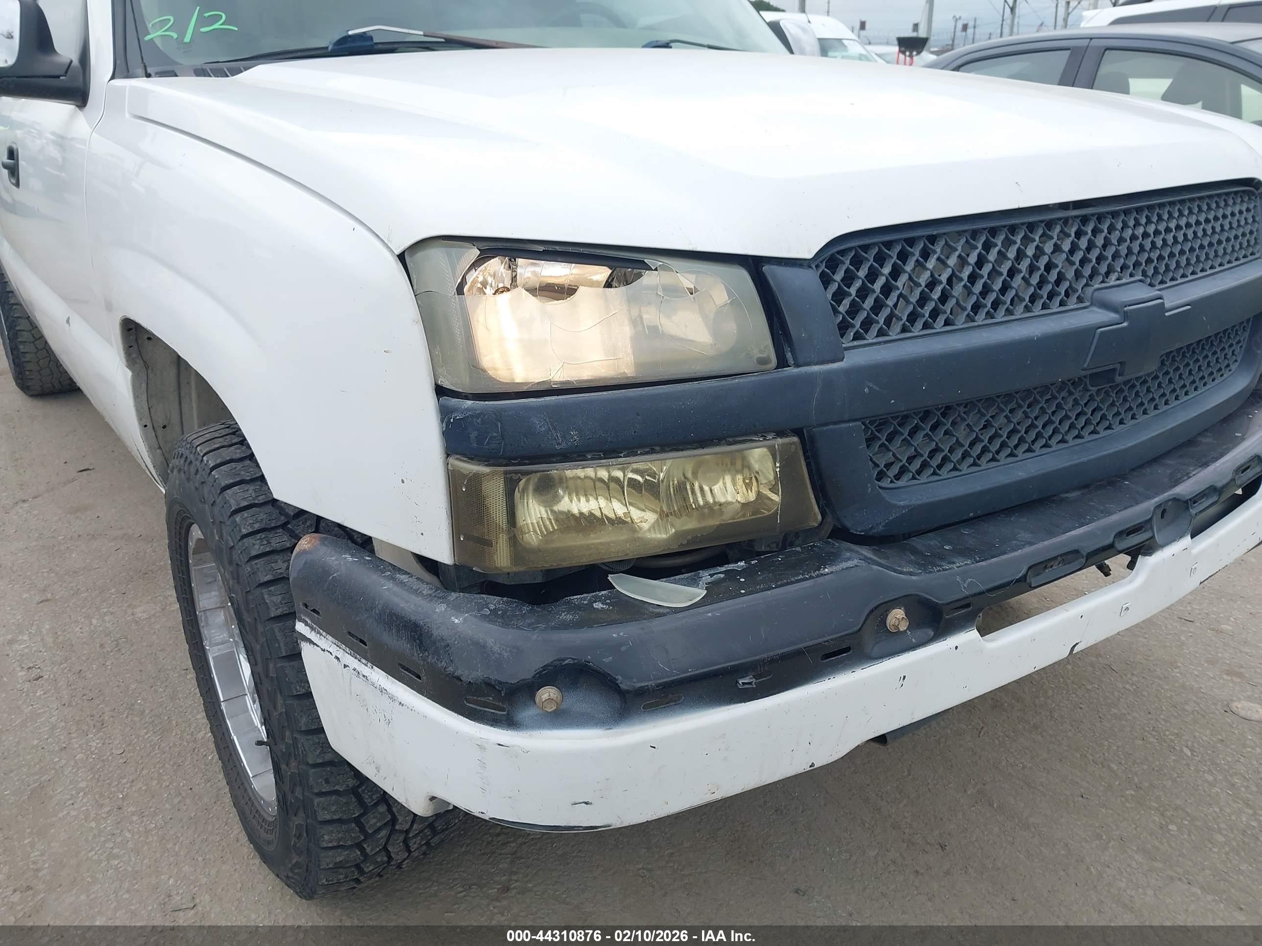 CHEVROLET SILVERADO image 6