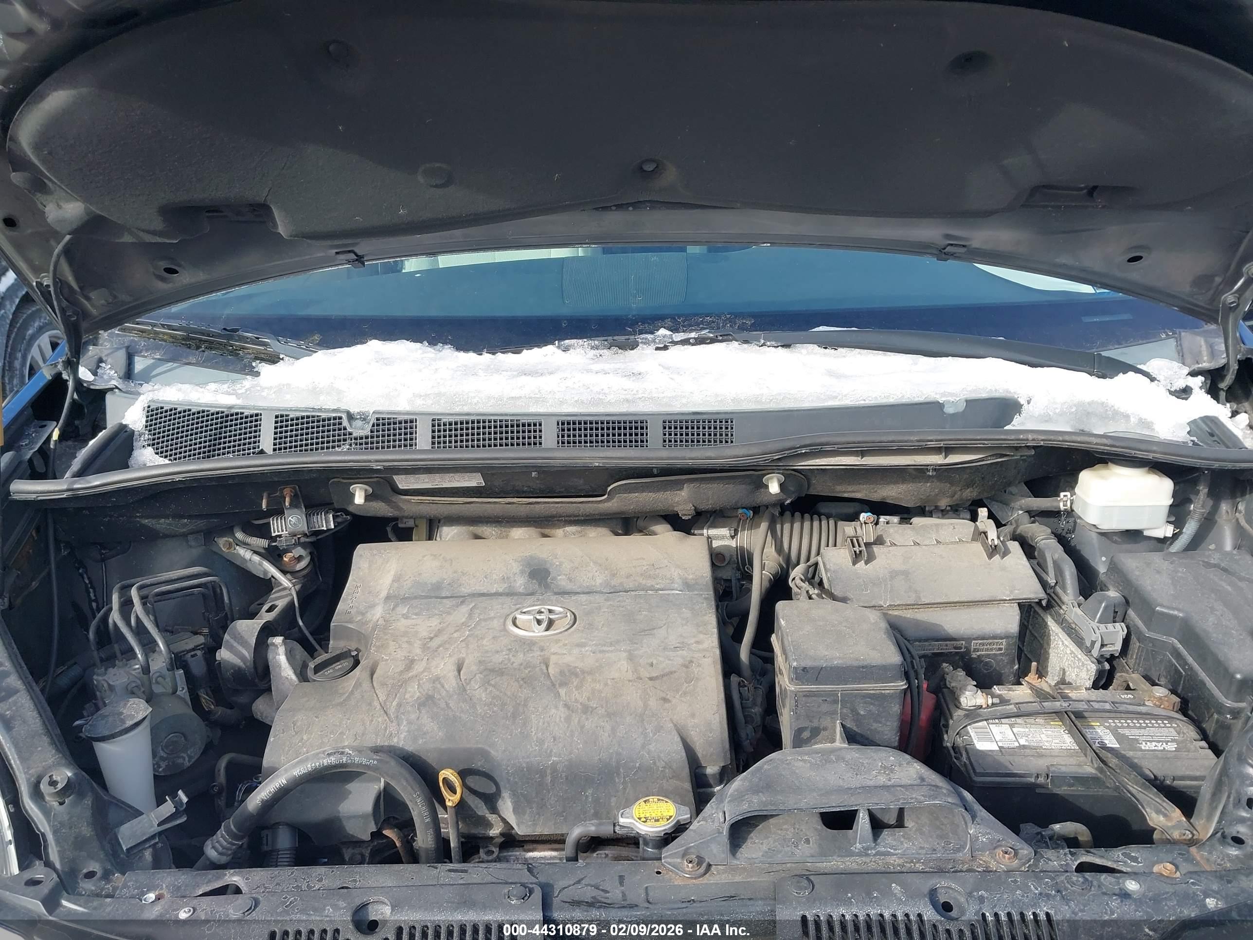 TOYOTA SIENNA image 10