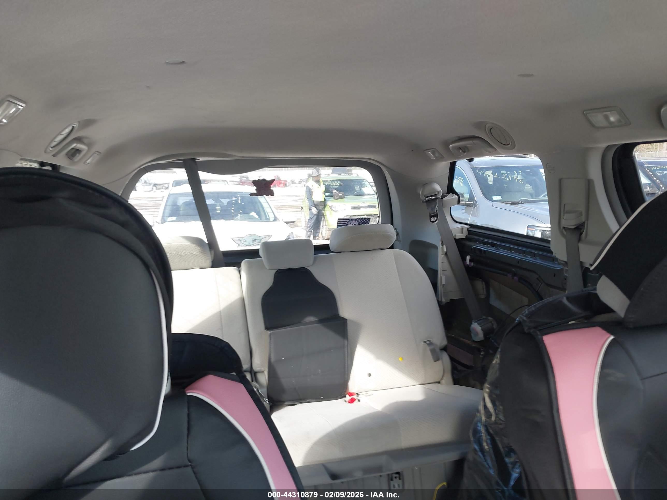TOYOTA SIENNA image 8
