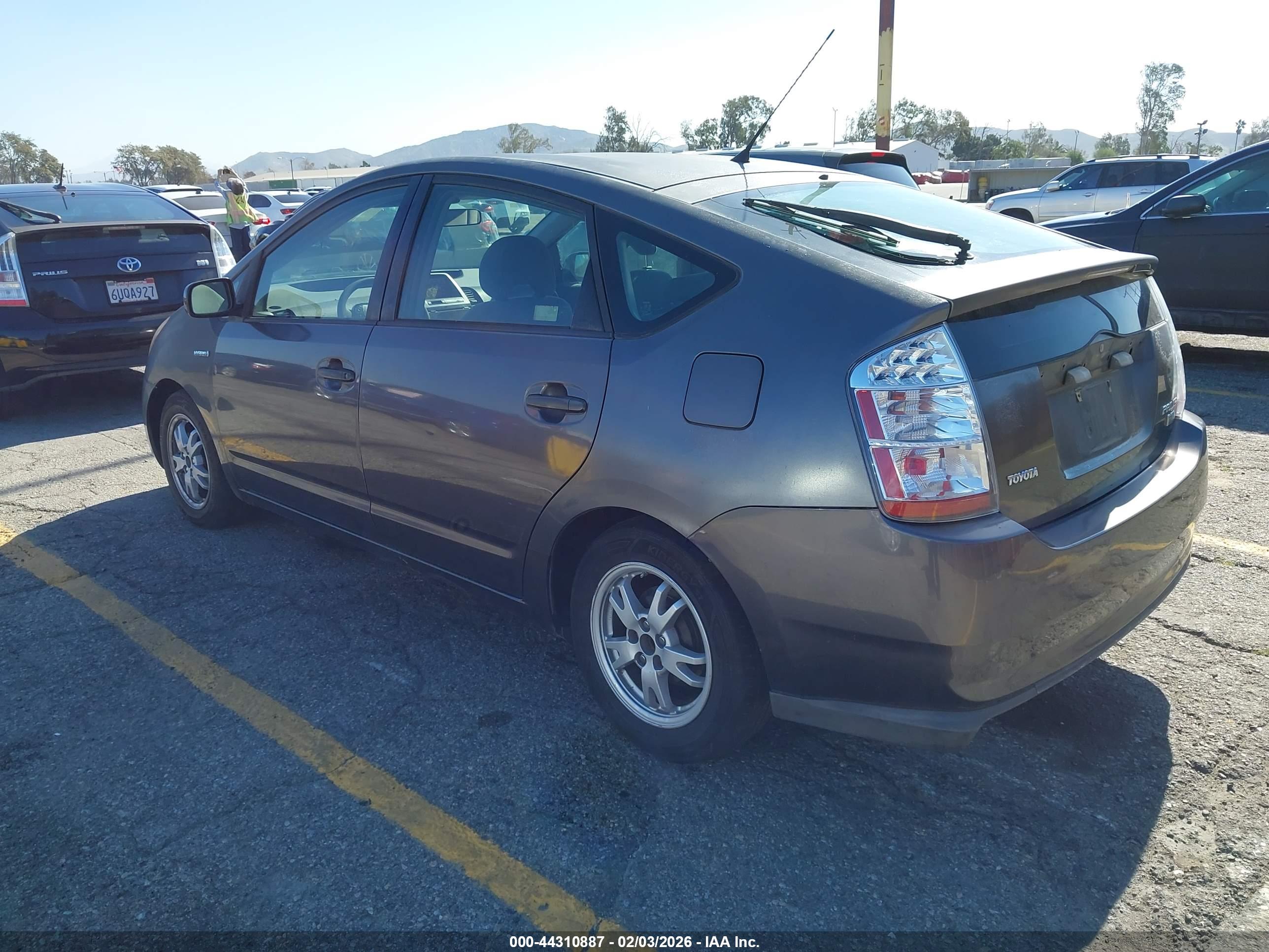 TOYOTA PRIUS image 3