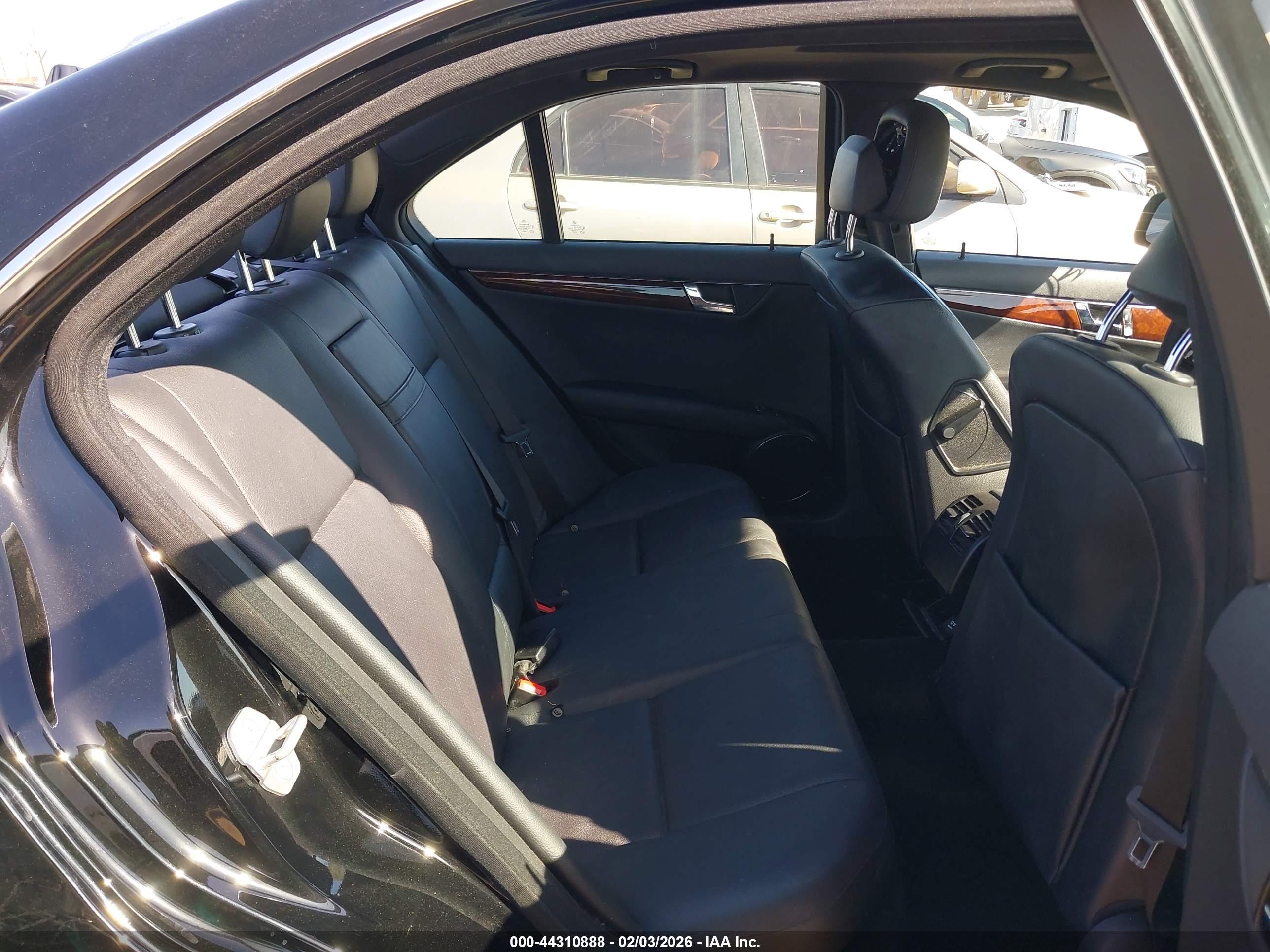 MERCEDES-BENZ C image 8